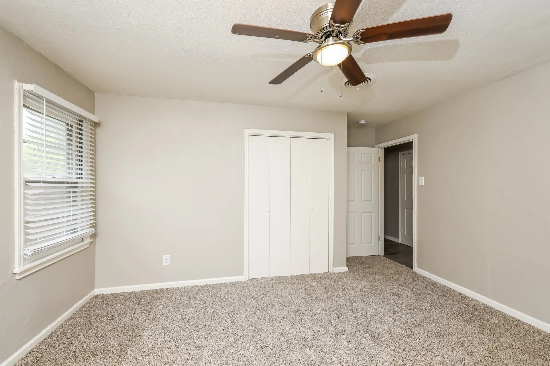 Single Family Residence For Sale in Dallas County , 2346 Rexlawn Drive, Dallas, Texas 75227, 3 Bedroom, 1 Bathroom, Garage spaces, 1,554 Sqft, built in 1954, mls#21268868, Real Estate Agent in Dallas, Homes For Sale in Dallas county, Homes For Sale in Dallas, Realtor in Dallas Texas, Real Estate Brokerage Independent Realty Texas, Luminita Cordes Realtor