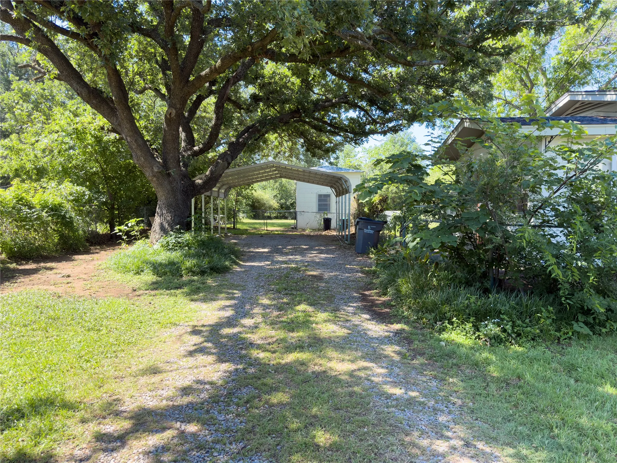 Single Family Residence For Sale in Young County , 1332 Florea Street, Graham, Texas 76450, 3 Bedroom, 2 Bathroom, Garage spaces, 1,336 Sqft, built in 1960, mls#21269801, Real Estate Agent in Graham, Homes For Sale in Young county, Homes For Sale in Graham, Realtor in Graham Texas, Real Estate Brokerage Independent Realty Texas, Luminita Cordes Realtor