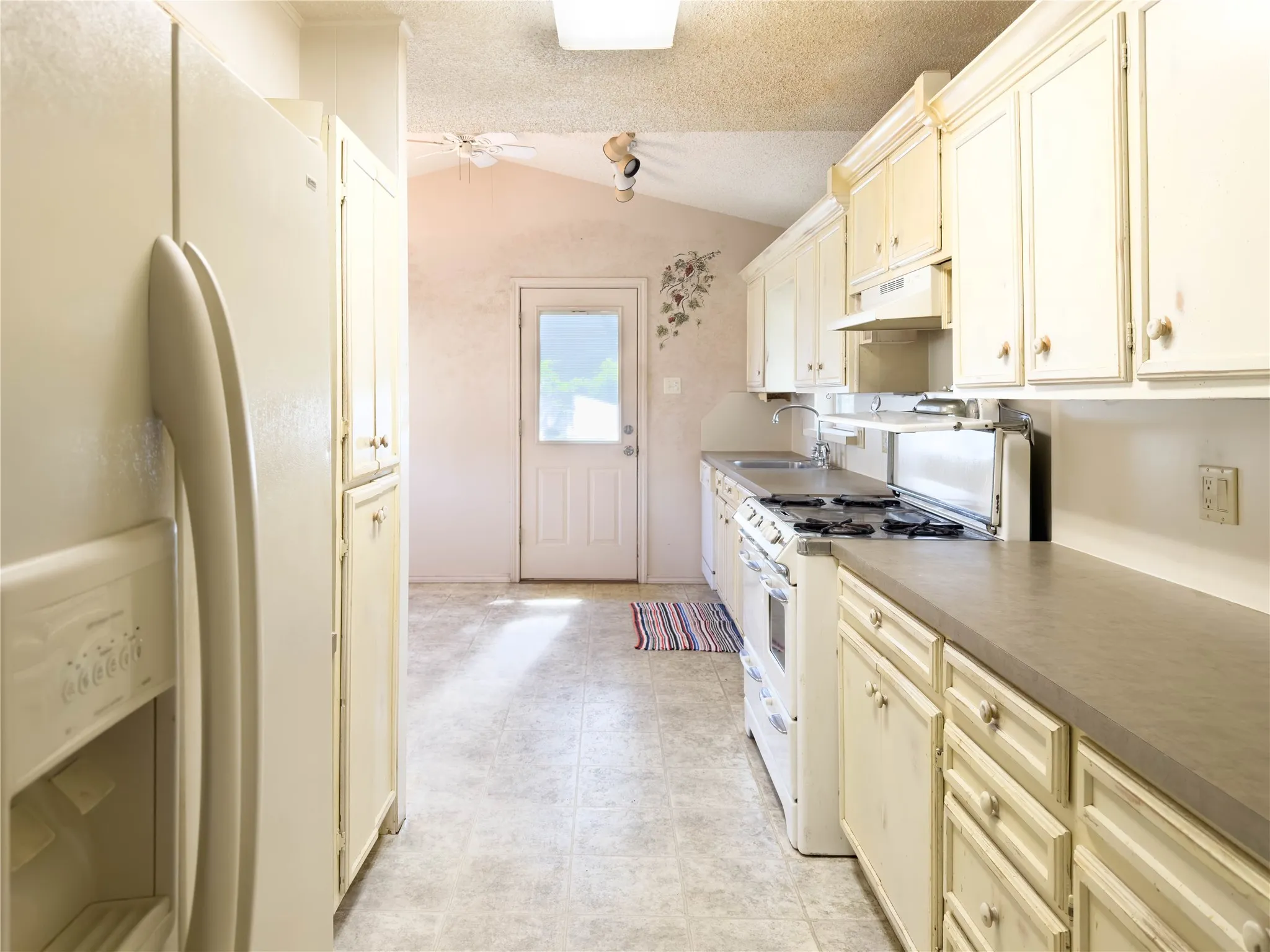 Single Family Residence For Sale in Young County , 1332 Florea Street, Graham, Texas 76450, 3 Bedroom, 2 Bathroom, Garage spaces, 1,336 Sqft, built in 1960, mls#21269801, Real Estate Agent in Graham, Homes For Sale in Young county, Homes For Sale in Graham, Realtor in Graham Texas, Real Estate Brokerage Independent Realty Texas, Luminita Cordes Realtor