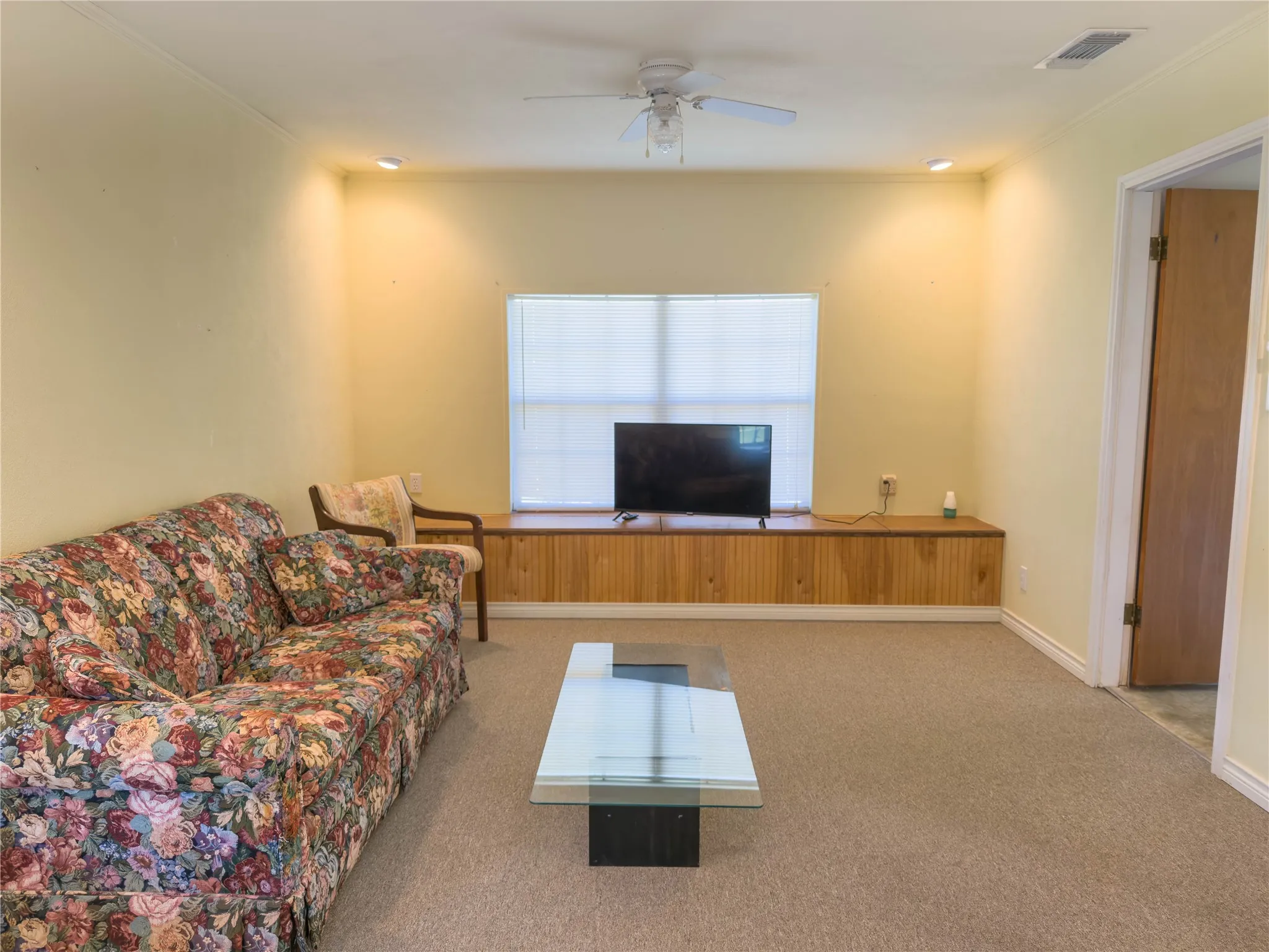 Single Family Residence For Sale in Young County , 1332 Florea Street, Graham, Texas 76450, 3 Bedroom, 2 Bathroom, Garage spaces, 1,336 Sqft, built in 1960, mls#21269801, Real Estate Agent in Graham, Homes For Sale in Young county, Homes For Sale in Graham, Realtor in Graham Texas, Real Estate Brokerage Independent Realty Texas, Luminita Cordes Realtor