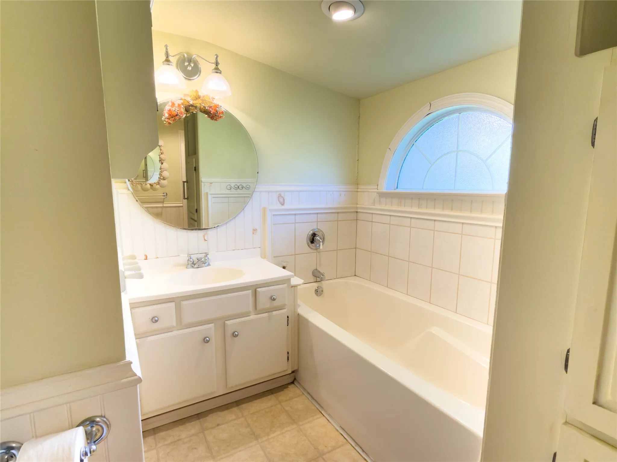 Single Family Residence For Sale in Young County , 1332 Florea Street, Graham, Texas 76450, 3 Bedroom, 2 Bathroom, Garage spaces, 1,336 Sqft, built in 1960, mls#21269801, Real Estate Agent in Graham, Homes For Sale in Young county, Homes For Sale in Graham, Realtor in Graham Texas, Real Estate Brokerage Independent Realty Texas, Luminita Cordes Realtor