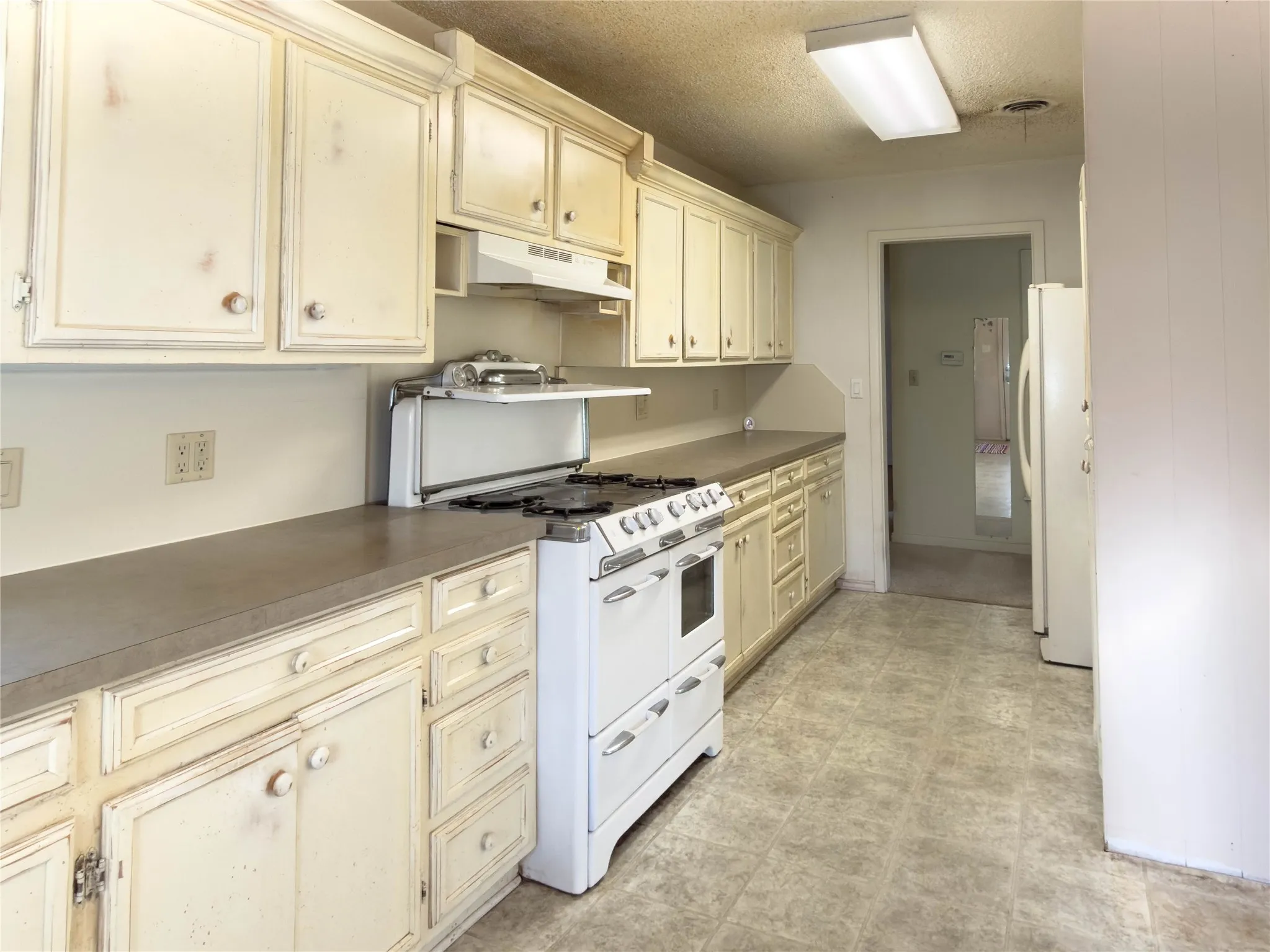 Single Family Residence For Sale in Young County , 1332 Florea Street, Graham, Texas 76450, 3 Bedroom, 2 Bathroom, Garage spaces, 1,336 Sqft, built in 1960, mls#21269801, Real Estate Agent in Graham, Homes For Sale in Young county, Homes For Sale in Graham, Realtor in Graham Texas, Real Estate Brokerage Independent Realty Texas, Luminita Cordes Realtor