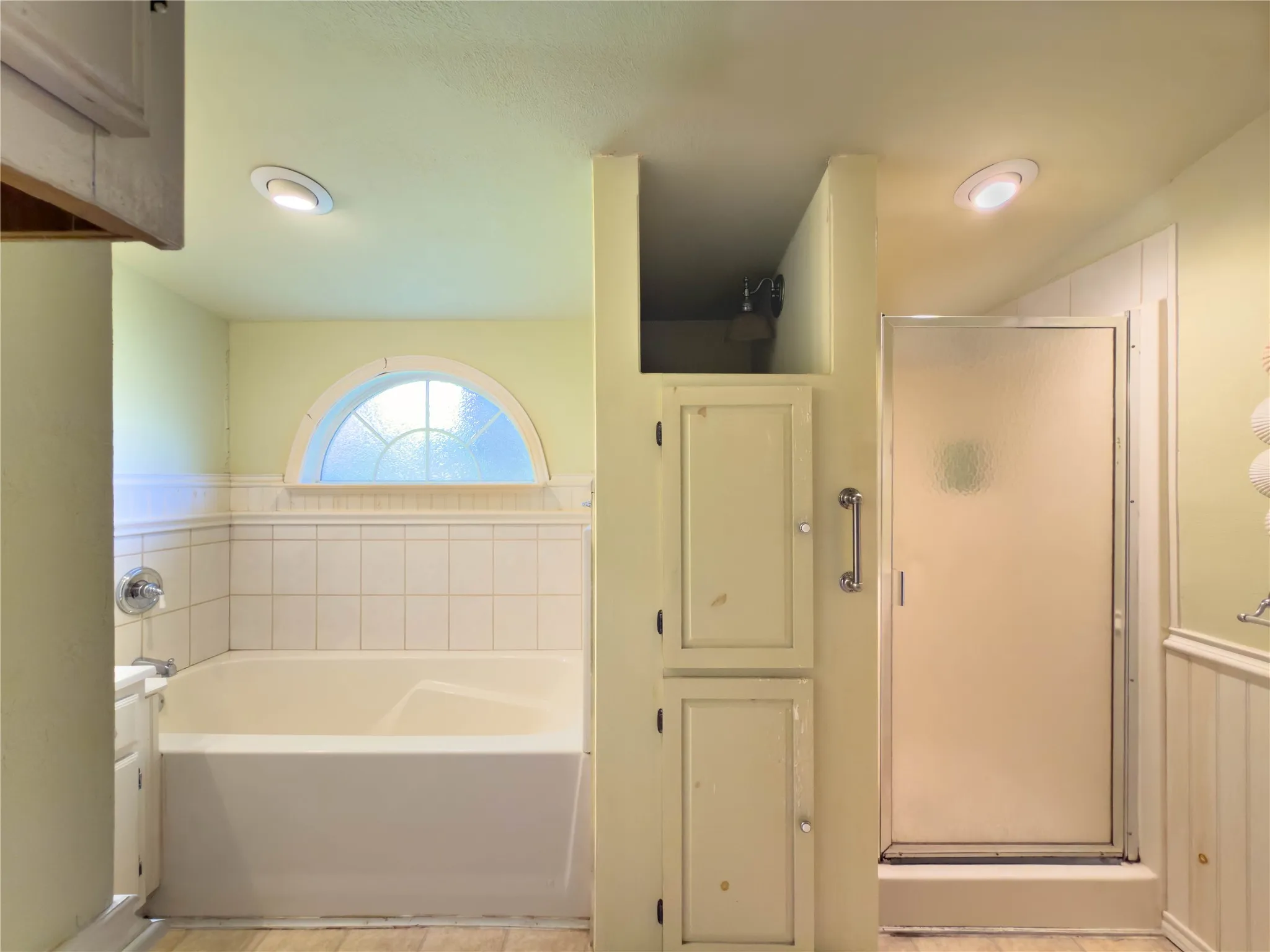 Single Family Residence For Sale in Young County , 1332 Florea Street, Graham, Texas 76450, 3 Bedroom, 2 Bathroom, Garage spaces, 1,336 Sqft, built in 1960, mls#21269801, Real Estate Agent in Graham, Homes For Sale in Young county, Homes For Sale in Graham, Realtor in Graham Texas, Real Estate Brokerage Independent Realty Texas, Luminita Cordes Realtor