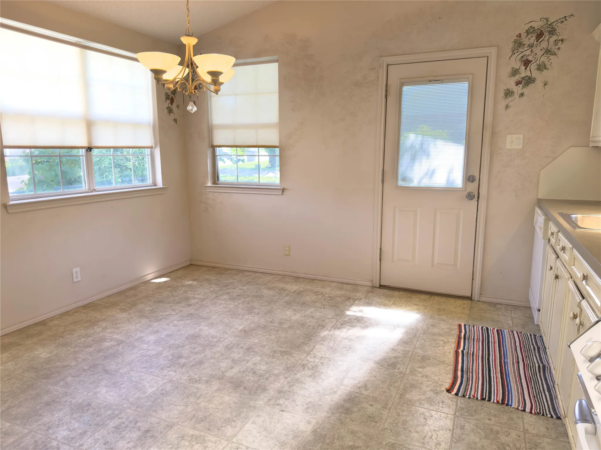 Single Family Residence For Sale in Young County , 1332 Florea Street, Graham, Texas 76450, 3 Bedroom, 2 Bathroom, Garage spaces, 1,336 Sqft, built in 1960, mls#21269801, Real Estate Agent in Graham, Homes For Sale in Young county, Homes For Sale in Graham, Realtor in Graham Texas, Real Estate Brokerage Independent Realty Texas, Luminita Cordes Realtor