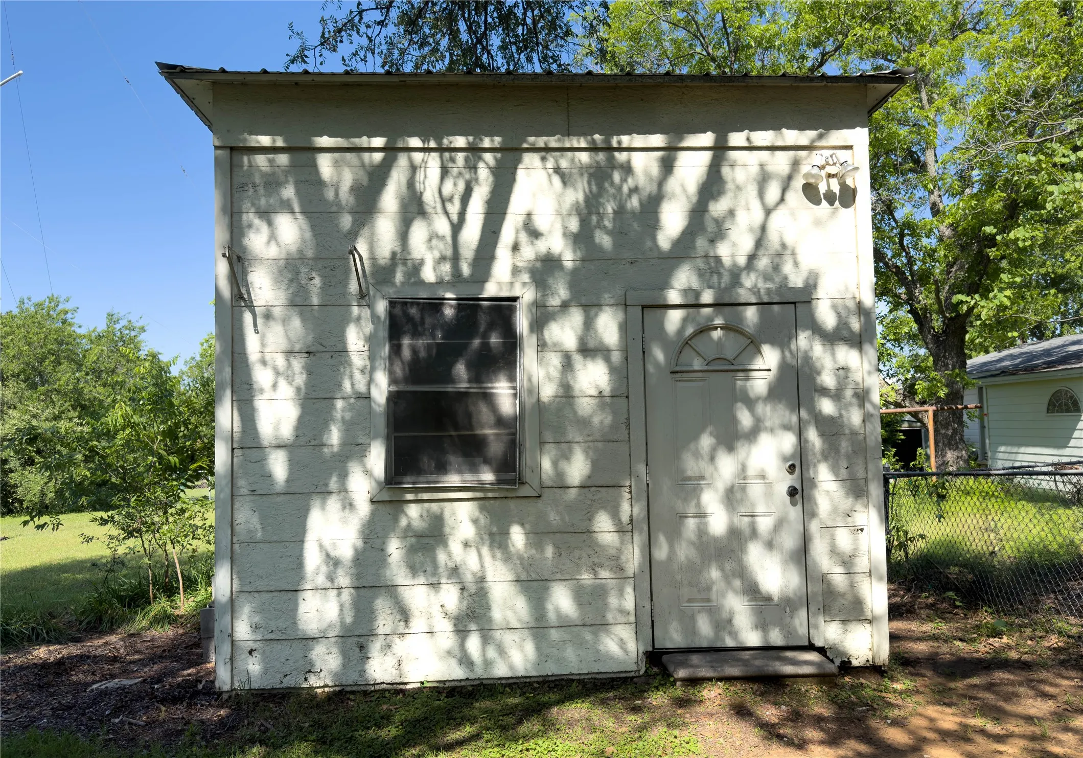 Single Family Residence For Sale in Young County , 1332 Florea Street, Graham, Texas 76450, 3 Bedroom, 2 Bathroom, Garage spaces, 1,336 Sqft, built in 1960, mls#21269801, Real Estate Agent in Graham, Homes For Sale in Young county, Homes For Sale in Graham, Realtor in Graham Texas, Real Estate Brokerage Independent Realty Texas, Luminita Cordes Realtor