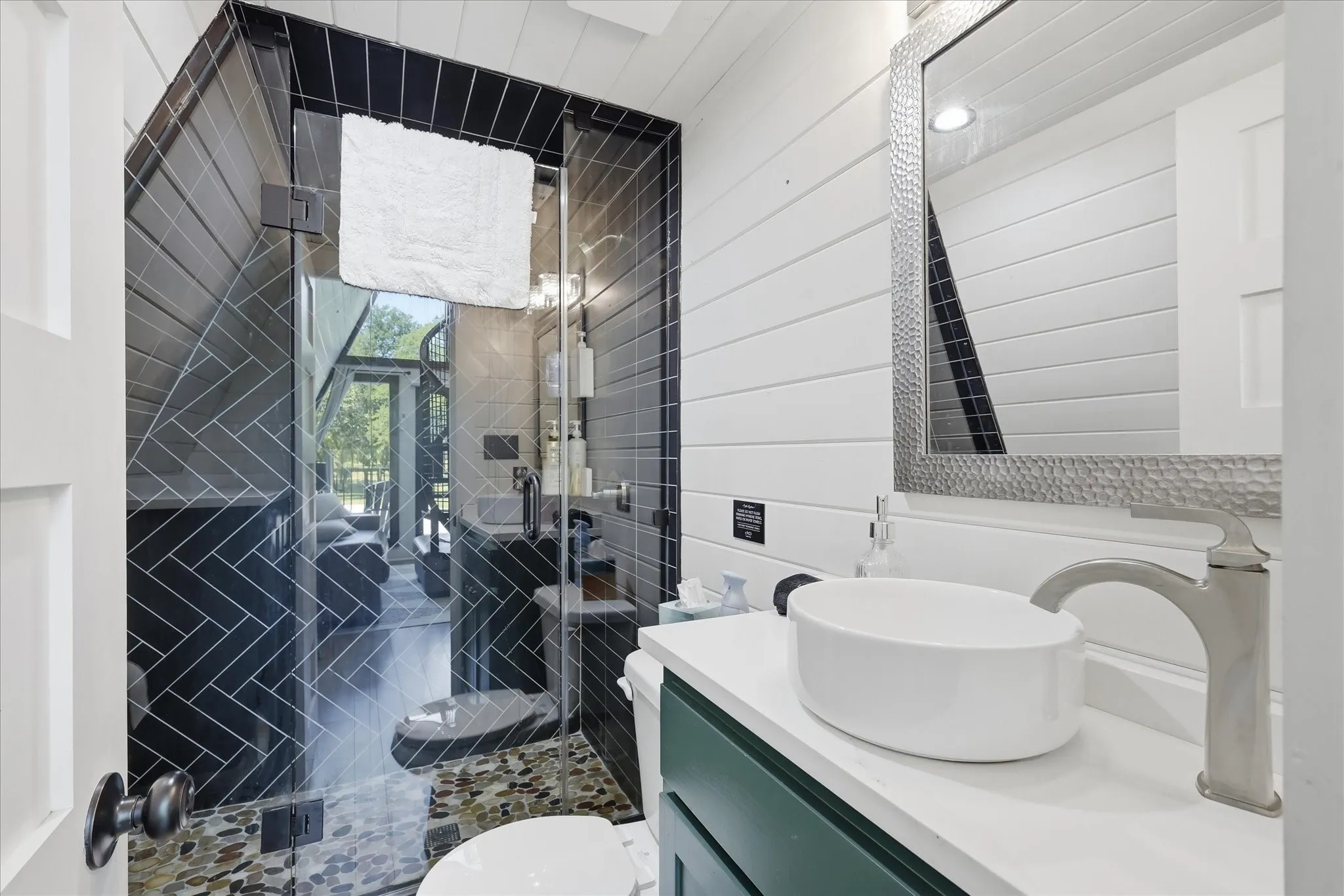Full Size Bathroom