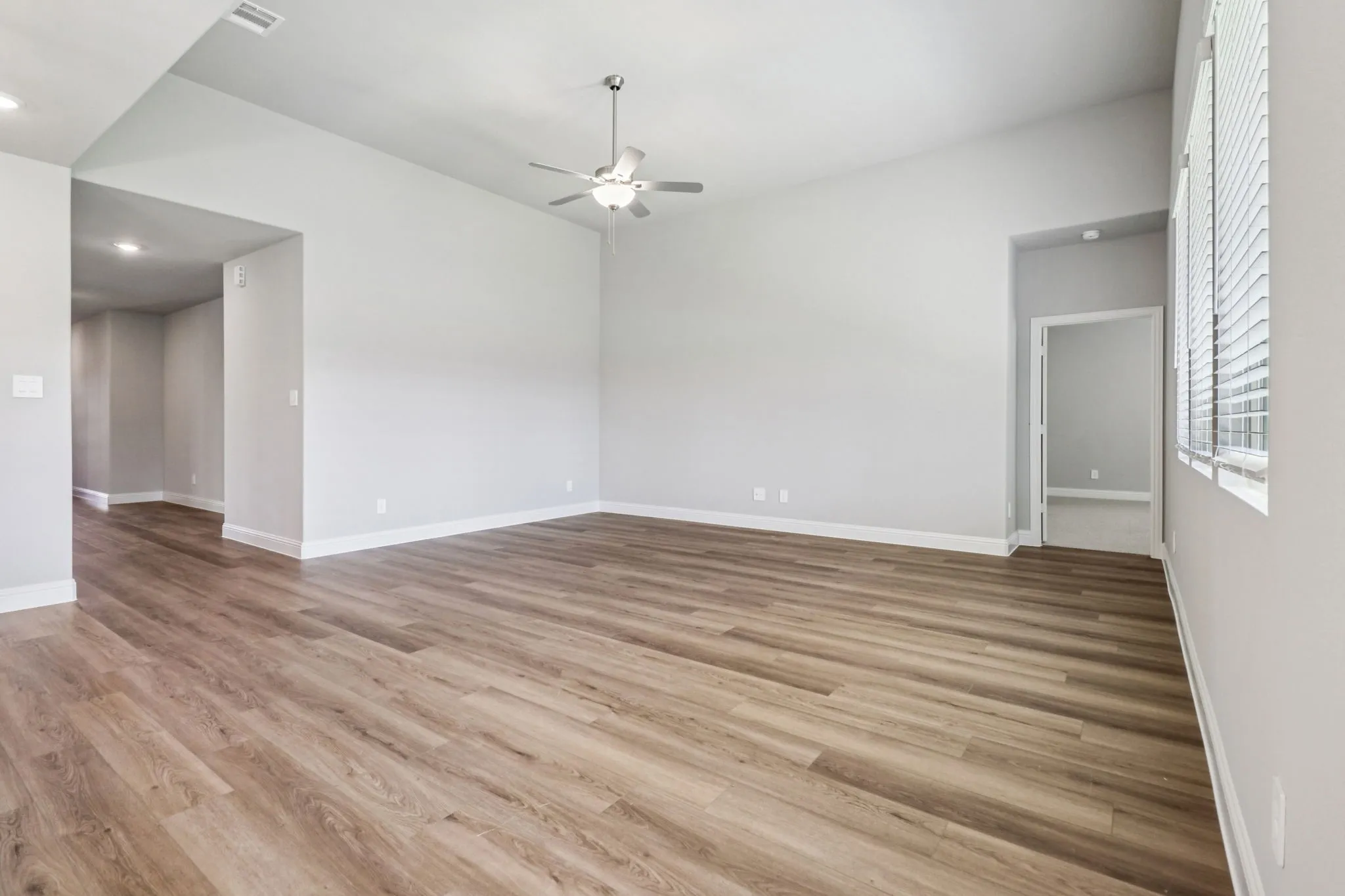  Photo is not of the actual home, but is an inspirational photo of builder’s model home and may depict options, furnishings, and/or decorator features that are not included.
