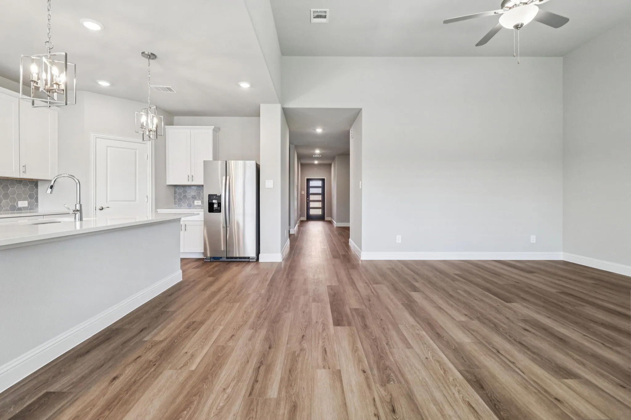  Photo is not of the actual home, but is an inspirational photo of builder’s model home and may depict options, furnishings, and/or decorator features that are not included.
