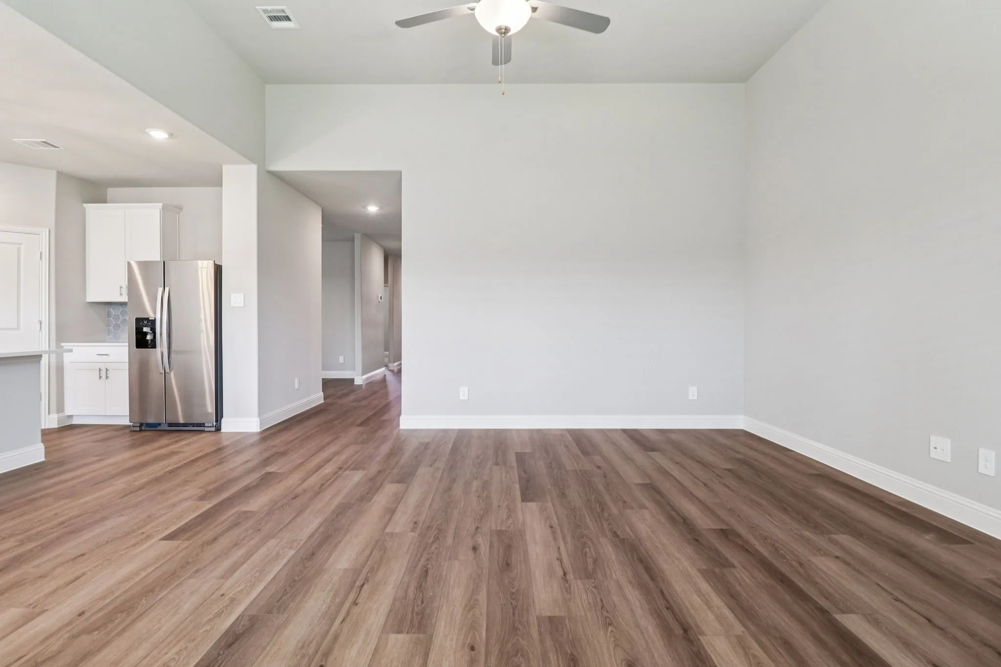  Photo is not of the actual home, but is an inspirational photo of builder’s model home and may depict options, furnishings, and/or decorator features that are not included.

