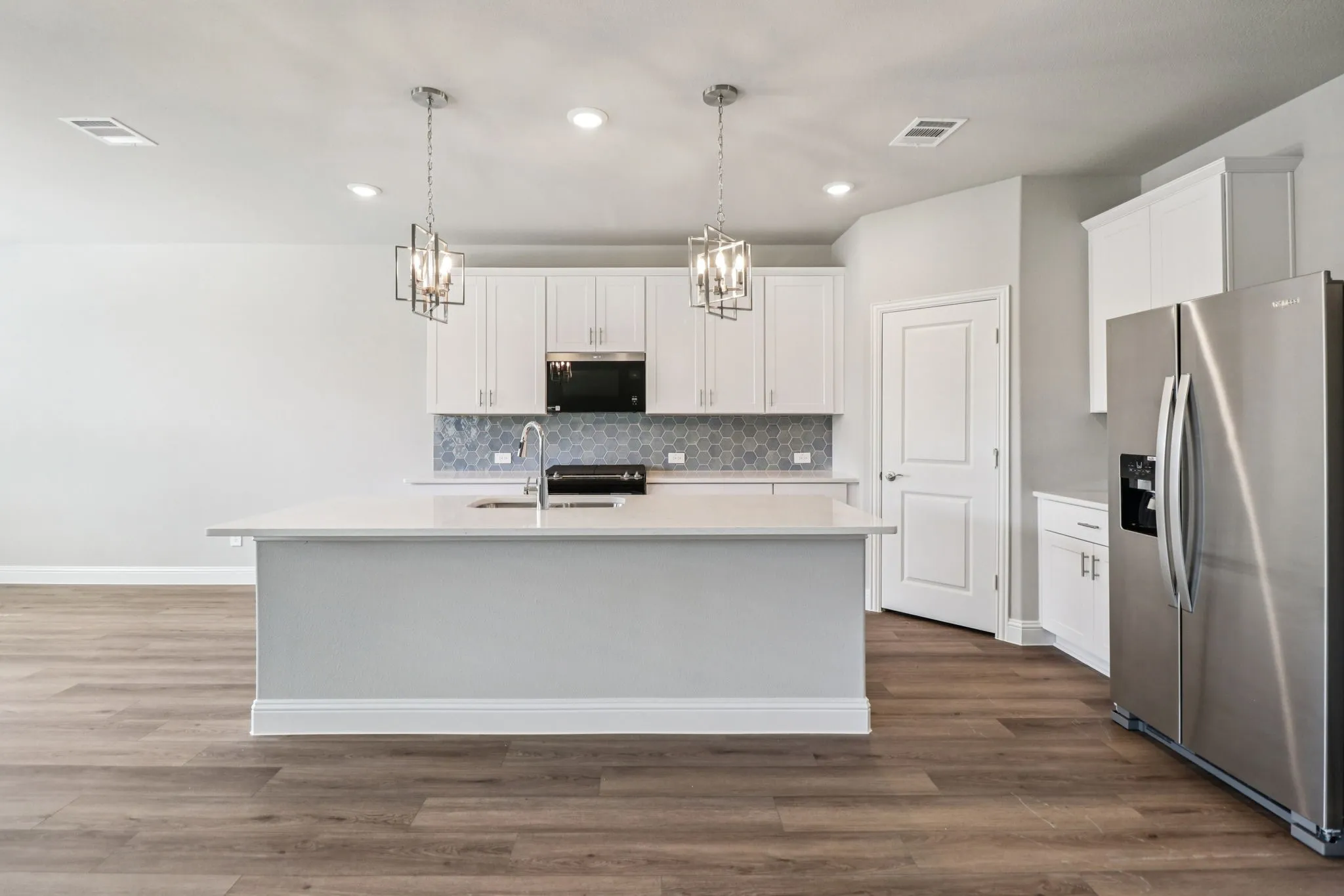  Photo is not of the actual home, but is an inspirational photo of builder’s model home and may depict options, furnishings, and/or decorator features that are not included.
