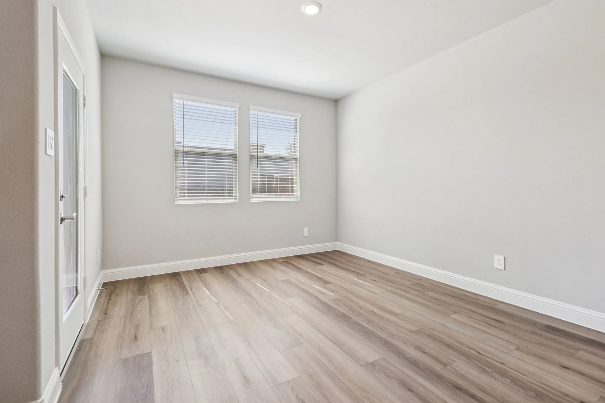  Photo is not of the actual home, but is an inspirational photo of builder’s model home and may depict options, furnishings, and/or decorator features that are not included.
