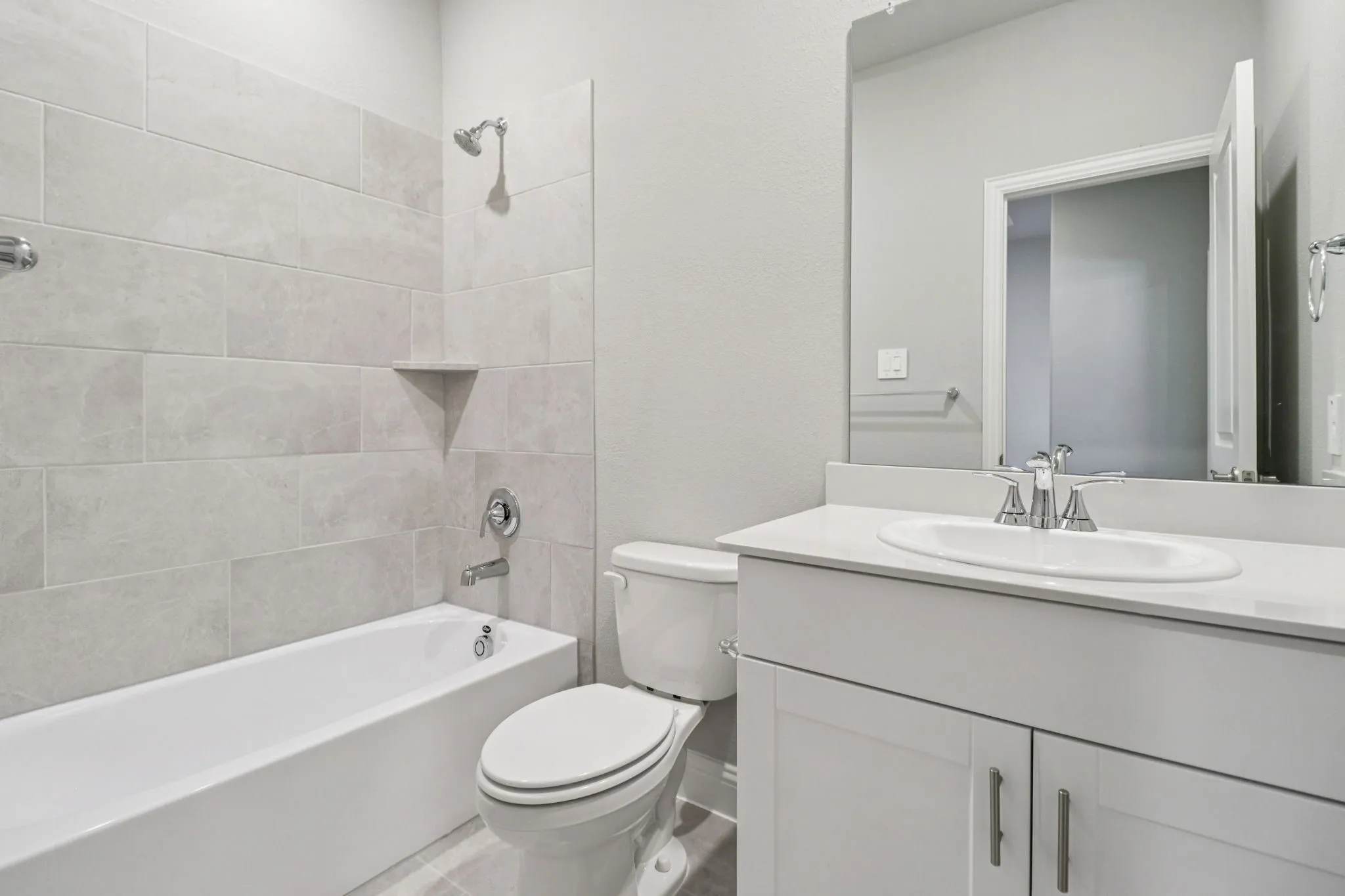  Photo is not of the actual home, but is an inspirational photo of builder’s model home and may depict options, furnishings, and/or decorator features that are not included.

