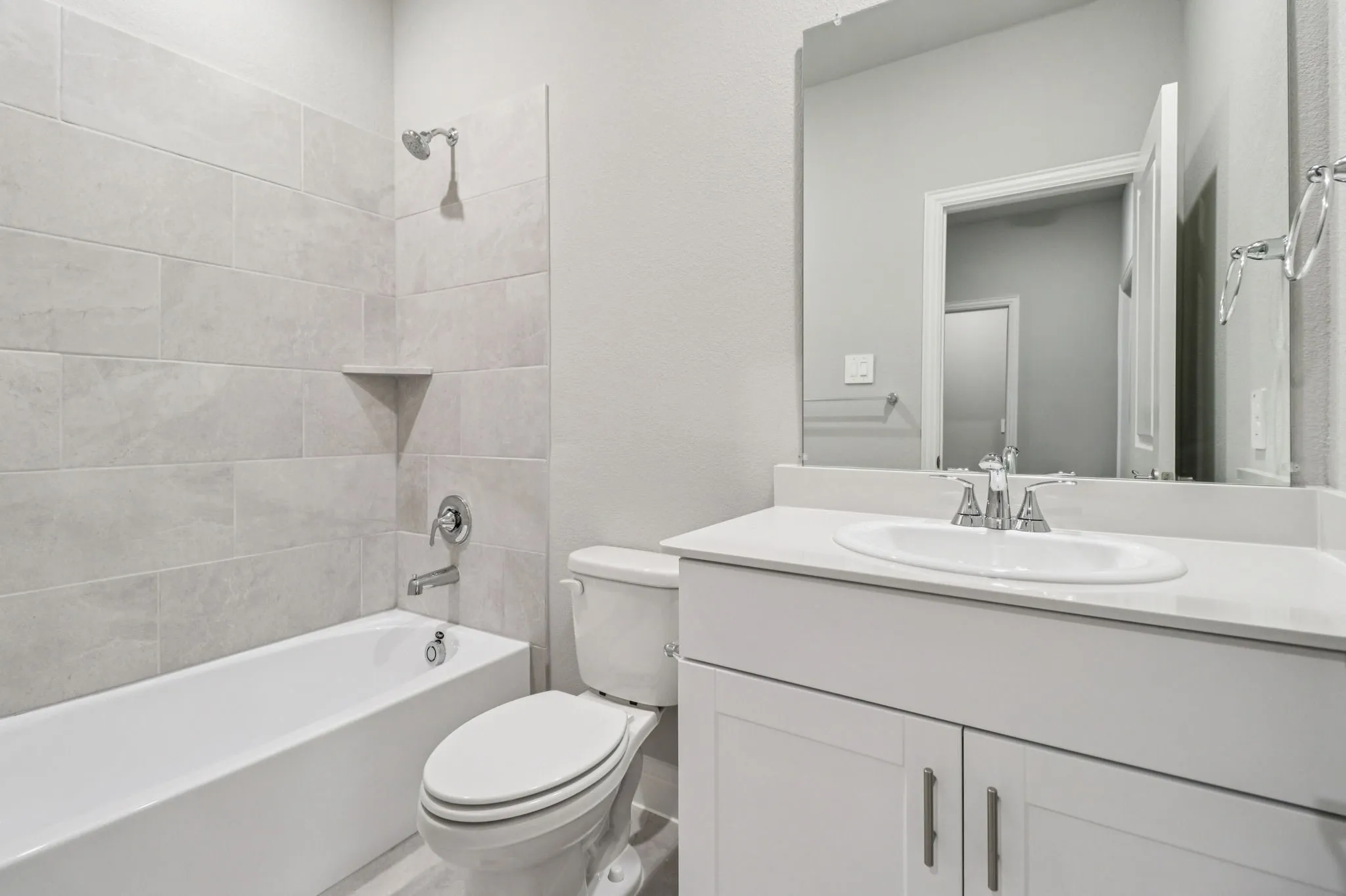 Photo is not of the actual home, but is an inspirational photo of builder’s model home and may depict options, furnishings, and/or decorator features that are not included.
