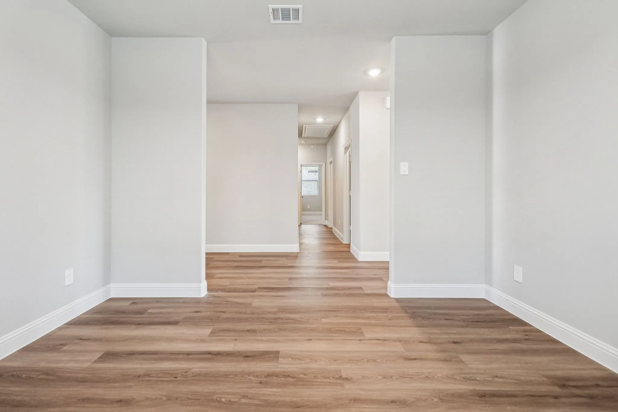  Photo is not of the actual home, but is an inspirational photo of builder’s model home and may depict options, furnishings, and/or decorator features that are not included.
