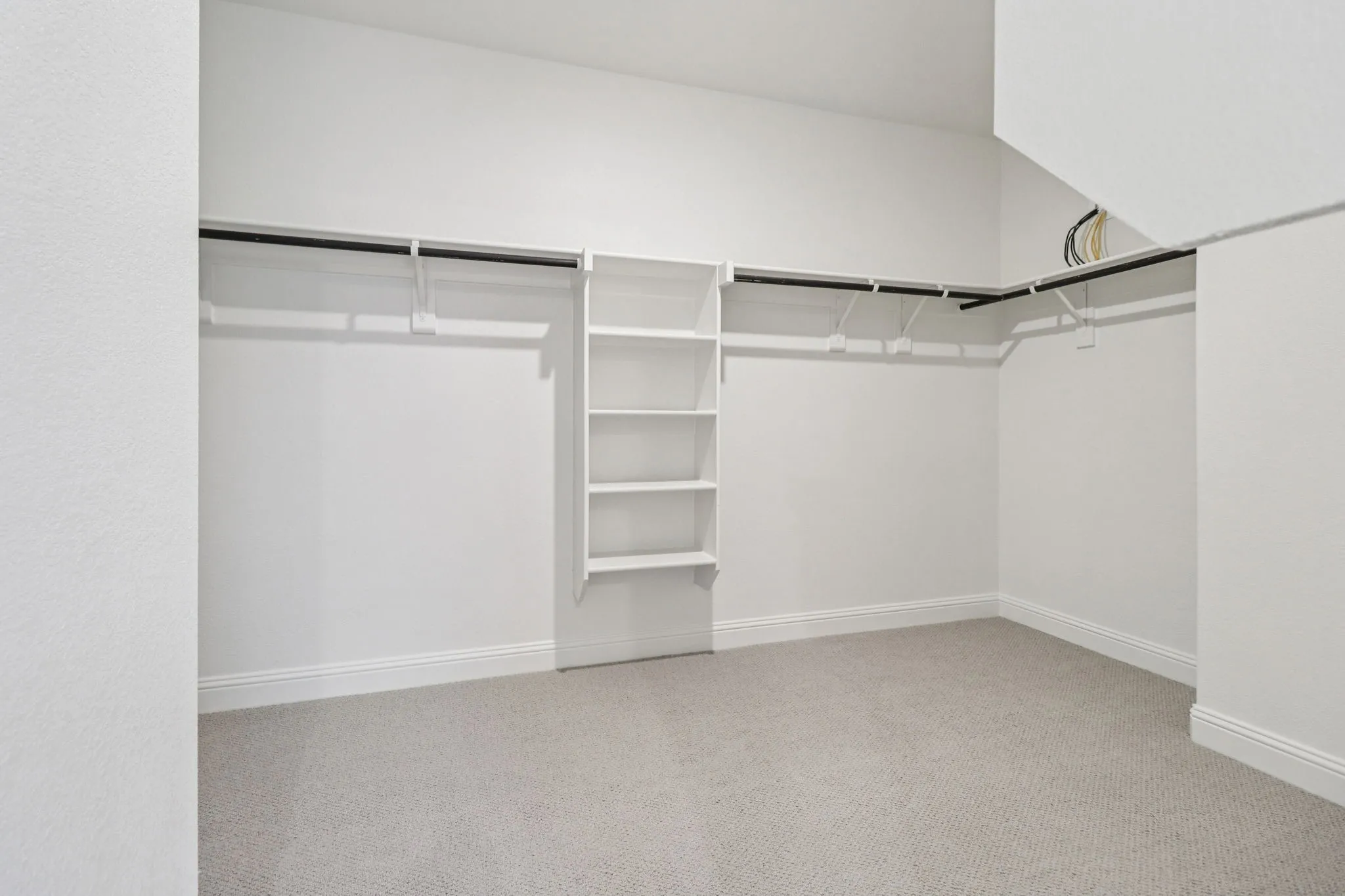  Photo is not of the actual home, but is an inspirational photo of builder’s model home and may depict options, furnishings, and/or decorator features that are not included.

