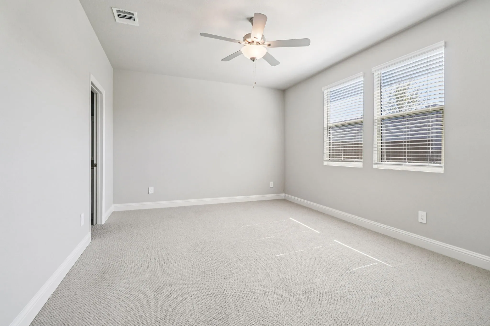 Photo is not of the actual home, but is an inspirational photo of builder’s model home and may depict options, furnishings, and/or decorator features that are not included.
