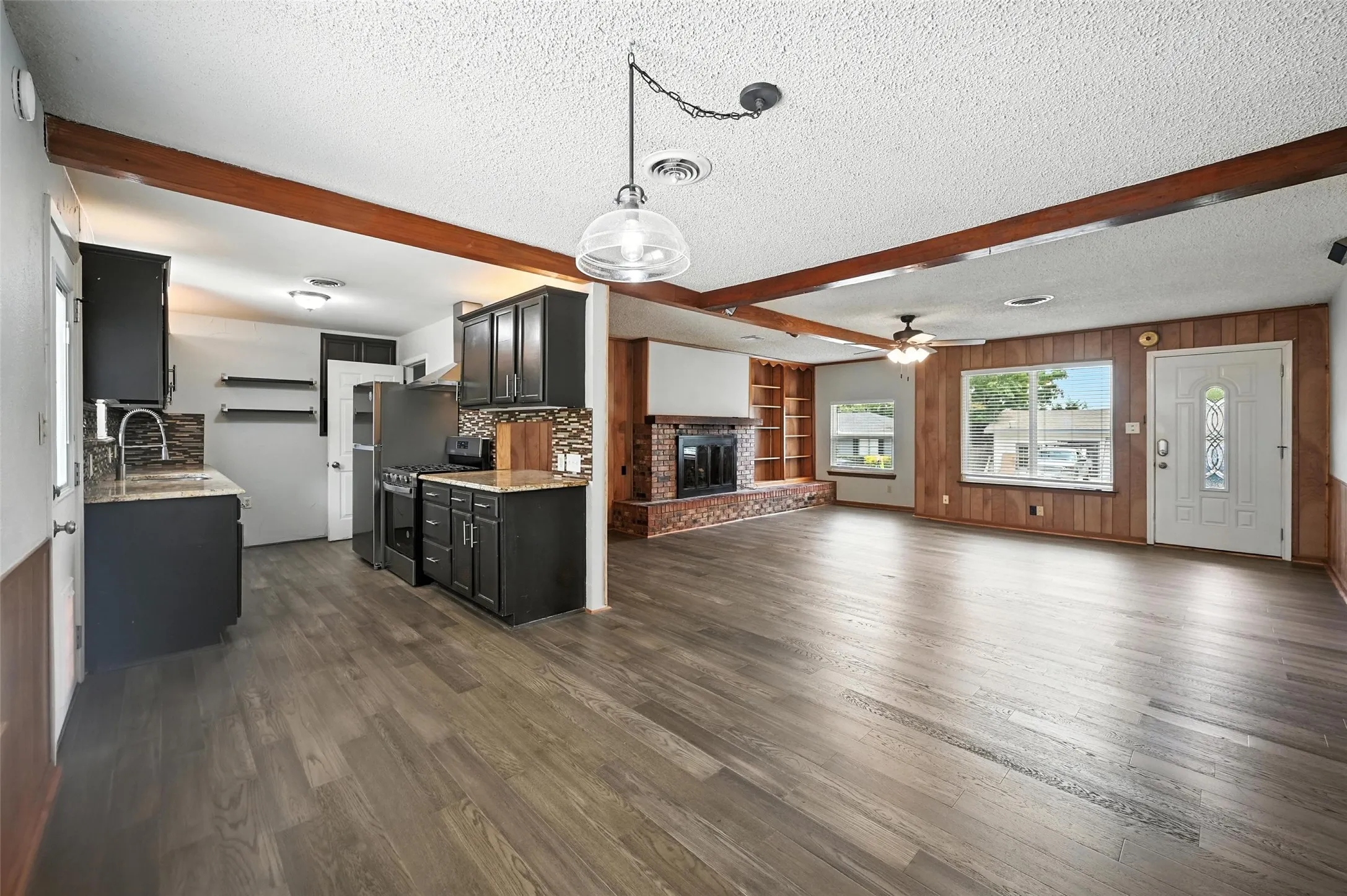 Single Family Residence For Rent in Collin County , 302 Young Drive, Allen, Texas 75002, 3 Bedroom, 2 Bathroom, 1 Garage spaces, 958 Sqft, built in 1960, mls#21269865, Real Estate Agent in Allen, Homes For Rent in Collin county, Homes For Rent in Allen, Realtor in Allen Texas, Real Estate Brokerage Independent Realty Texas, Luminita Cordes Realtor