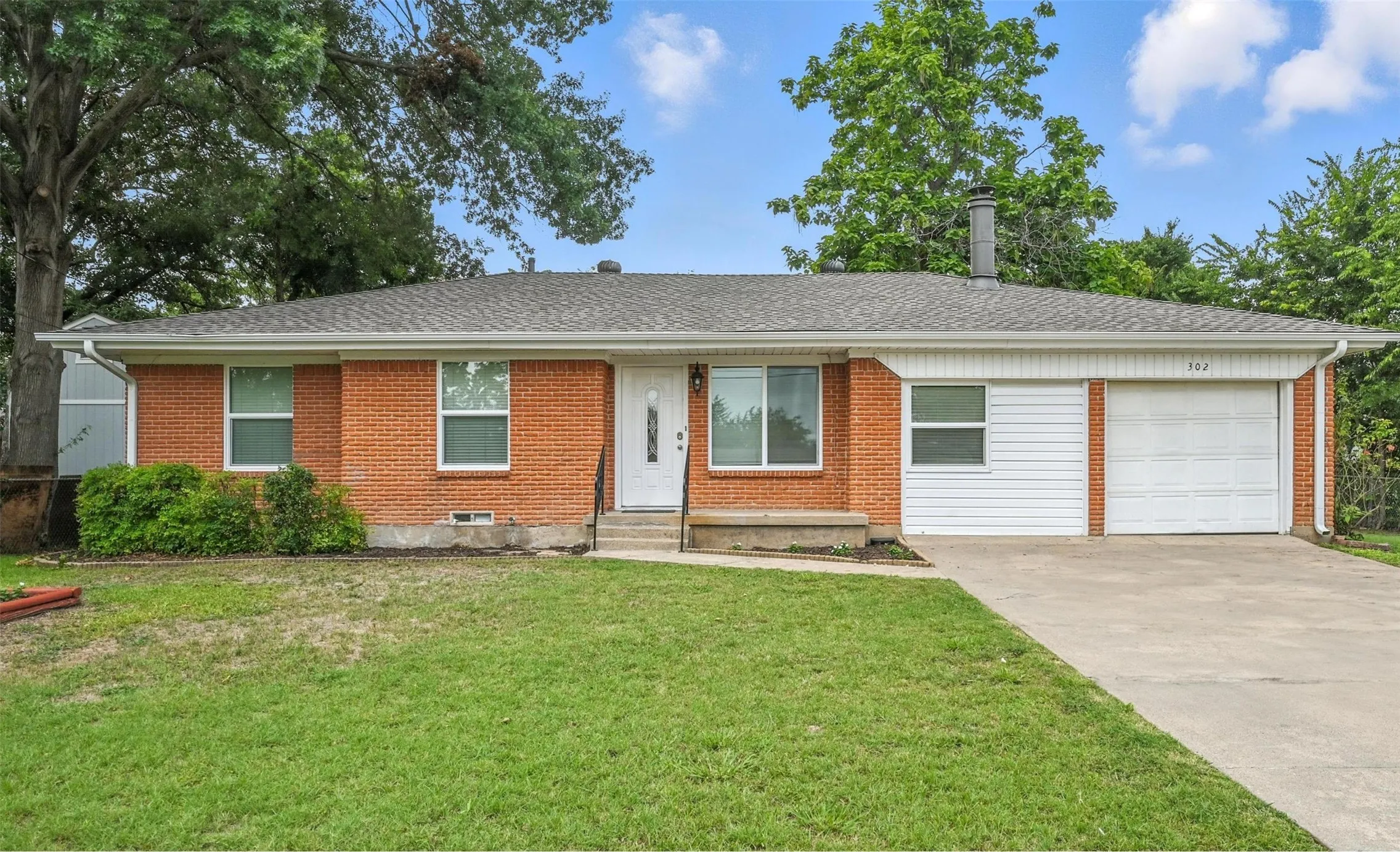 Single Family Residence For Rent in Collin County , 302 Young Drive, Allen, Texas 75002, 3 Bedroom, 2 Bathroom, 1 Garage spaces, 958 Sqft, built in 1960, mls#21269865, Real Estate Agent in Allen, Homes For Rent in Collin county, Homes For Rent in Allen, Realtor in Allen Texas, Real Estate Brokerage Independent Realty Texas, Luminita Cordes Realtor