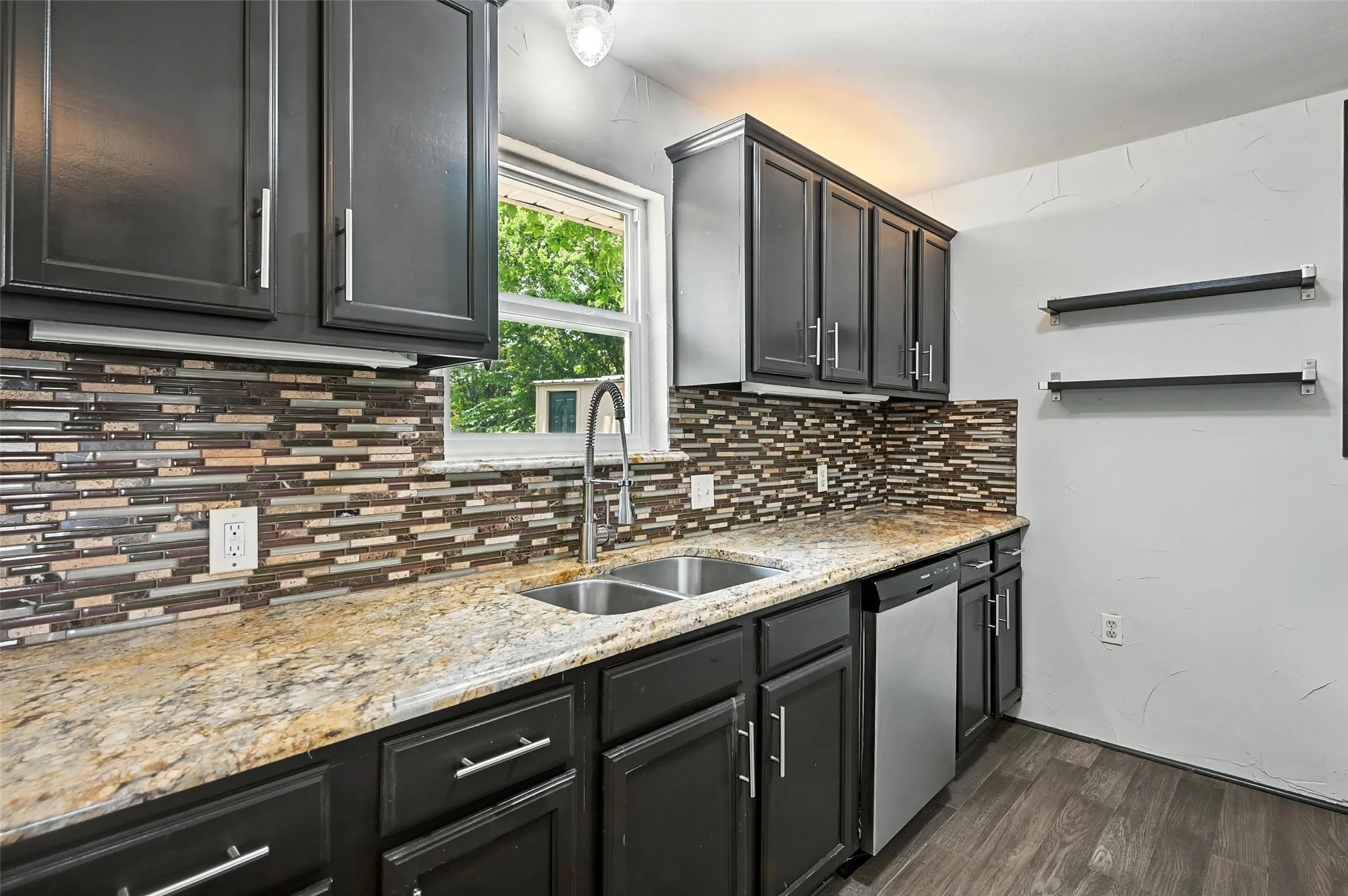 Single Family Residence For Rent in Collin County , 302 Young Drive, Allen, Texas 75002, 3 Bedroom, 2 Bathroom, 1 Garage spaces, 958 Sqft, built in 1960, mls#21269865, Real Estate Agent in Allen, Homes For Rent in Collin county, Homes For Rent in Allen, Realtor in Allen Texas, Real Estate Brokerage Independent Realty Texas, Luminita Cordes Realtor