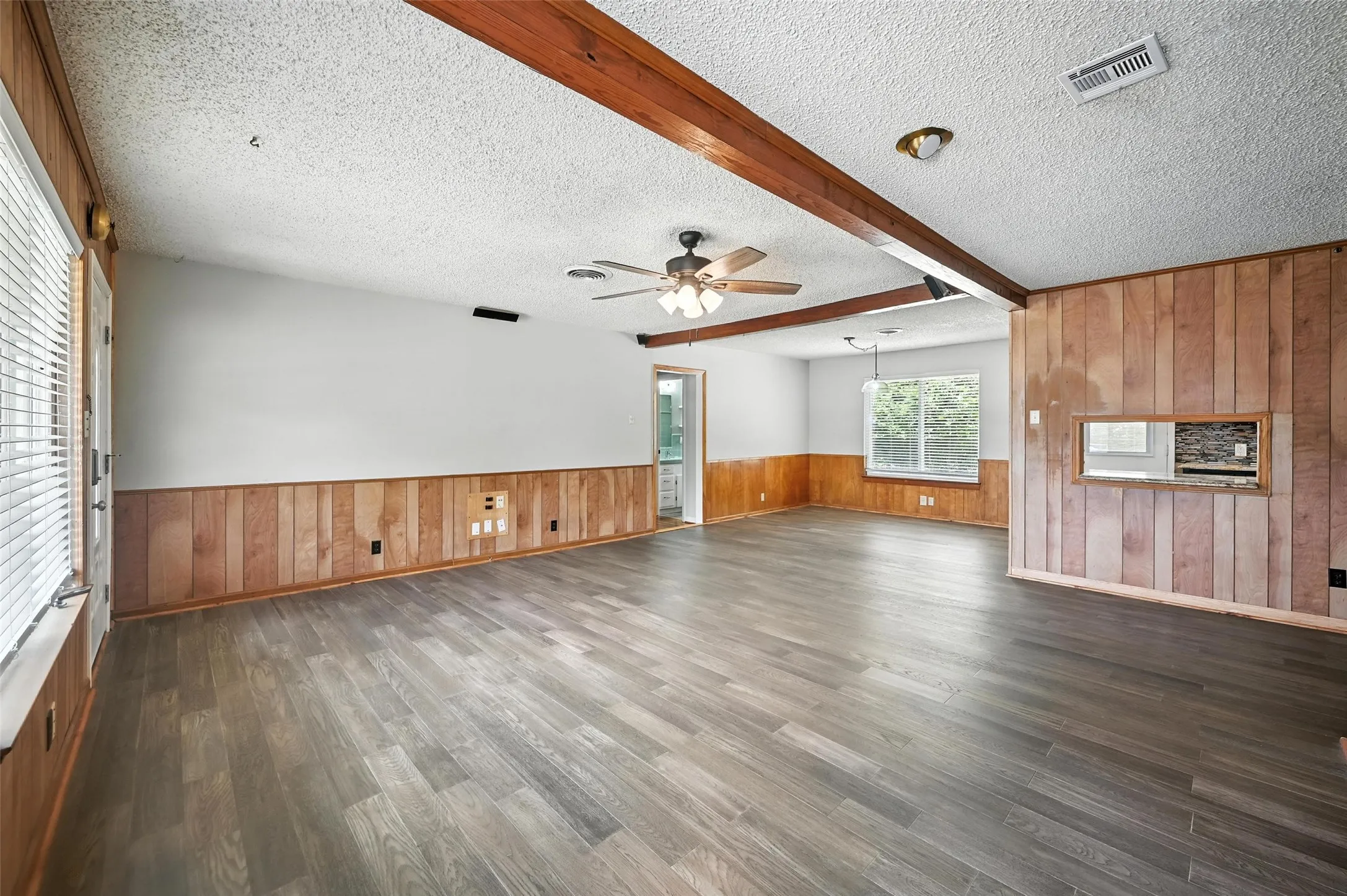 Single Family Residence For Rent in Collin County , 302 Young Drive, Allen, Texas 75002, 3 Bedroom, 2 Bathroom, 1 Garage spaces, 958 Sqft, built in 1960, mls#21269865, Real Estate Agent in Allen, Homes For Rent in Collin county, Homes For Rent in Allen, Realtor in Allen Texas, Real Estate Brokerage Independent Realty Texas, Luminita Cordes Realtor