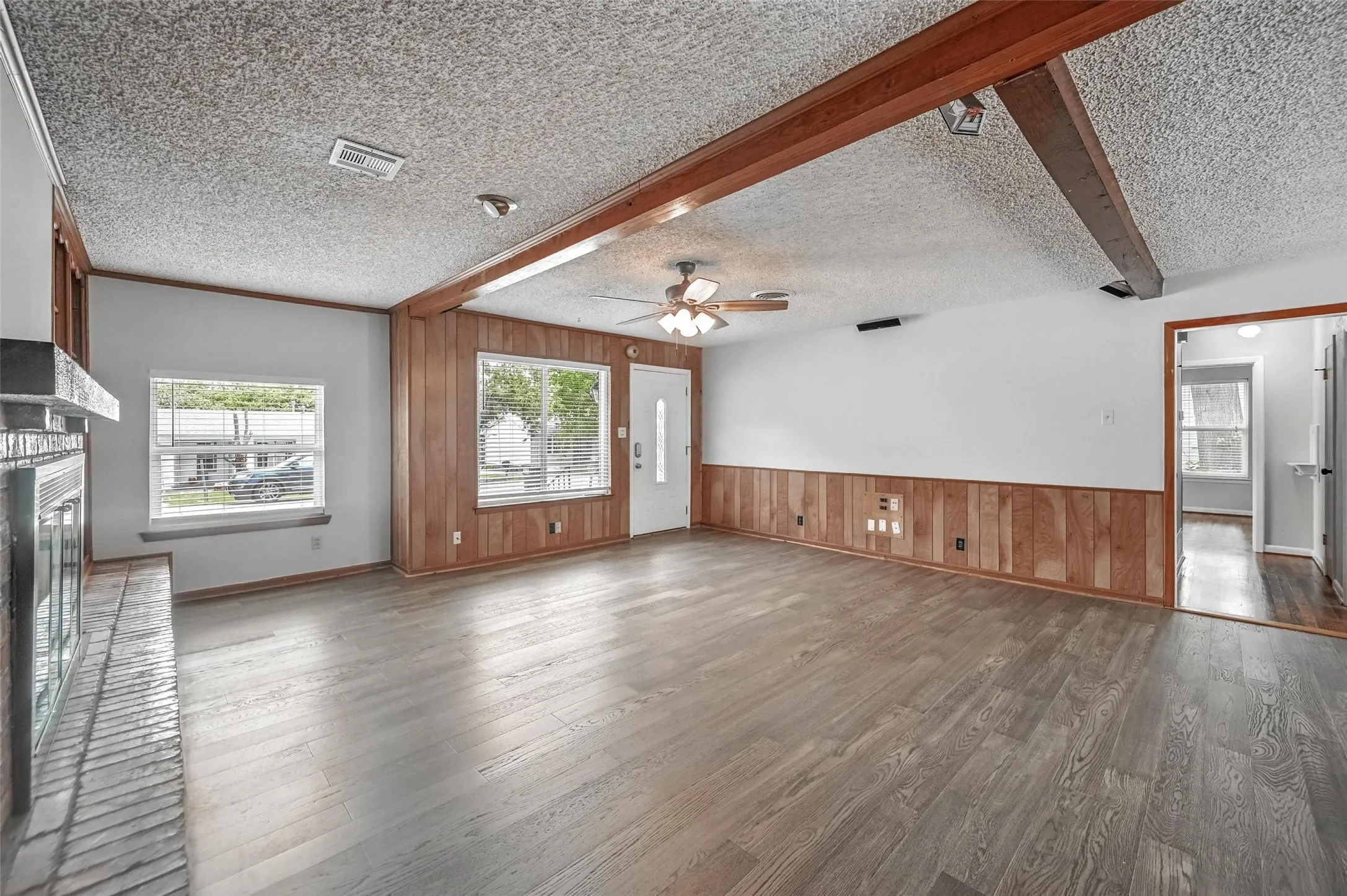 Single Family Residence For Rent in Collin County , 302 Young Drive, Allen, Texas 75002, 3 Bedroom, 2 Bathroom, 1 Garage spaces, 958 Sqft, built in 1960, mls#21269865, Real Estate Agent in Allen, Homes For Rent in Collin county, Homes For Rent in Allen, Realtor in Allen Texas, Real Estate Brokerage Independent Realty Texas, Luminita Cordes Realtor