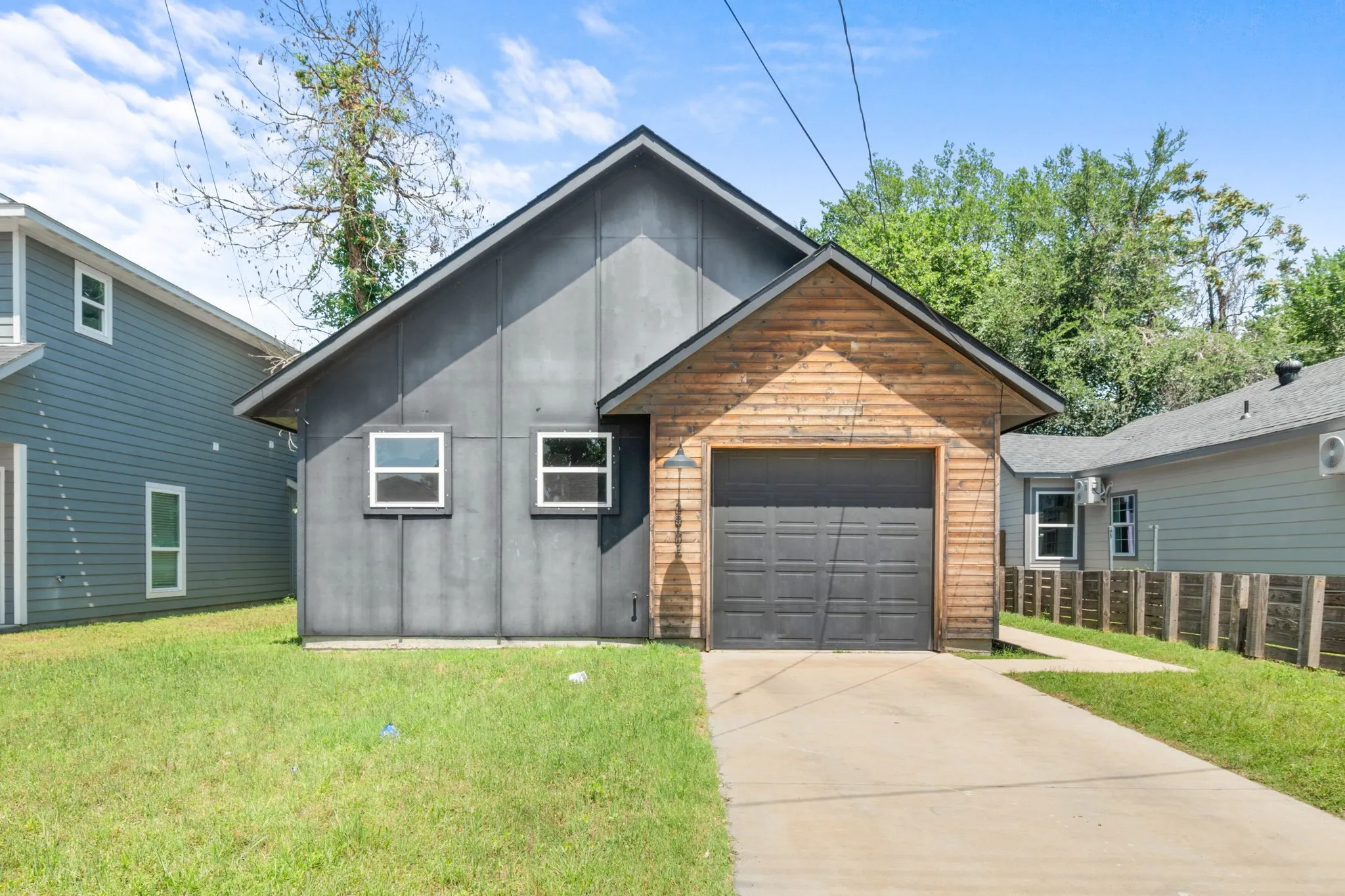 Single Family Residence For Sale in Dallas County , 3904 Atlanta Street, Dallas, Texas 75215, 3 Bedrooms, 3 Bathrooms, 2 Garage spaces, 1,904 Sqft, built in 2021, Price $295,000, mls#21269859, Real Estate Agent in Dallas, Homes For Sale in Dallas county, Homes For Sale in Dallas, Realtor in Dallas Texas, Real Estate Brokerage Independent Realty Texas, Luminita Cordes Realtor