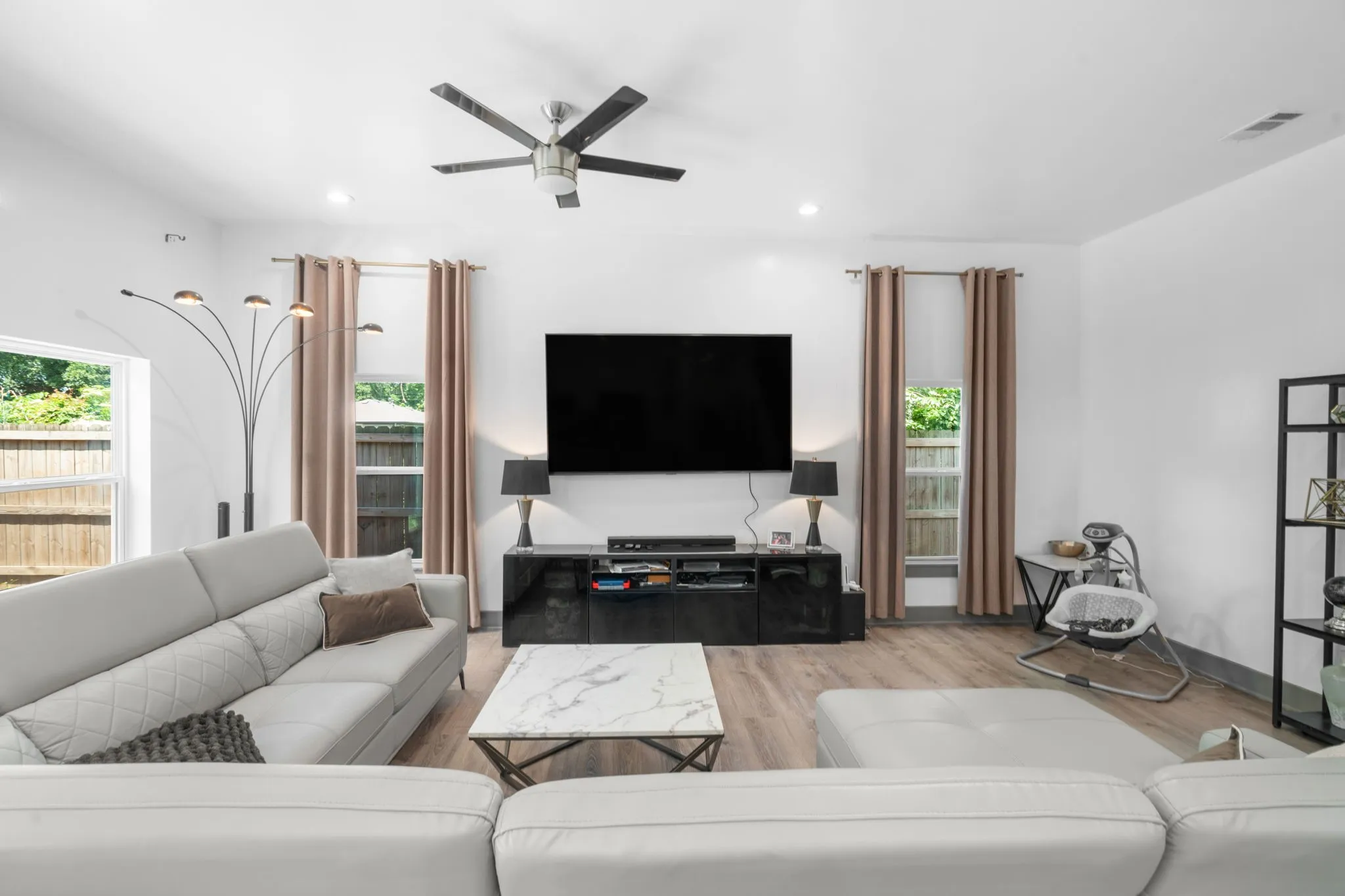 Single Family Residence For Sale in Dallas County , 3904 Atlanta Street, Dallas, Texas 75215, 3 Bedrooms, 3 Bathrooms, 2 Garage spaces, 1,904 Sqft, built in 2021, Price $295,000, mls#21269859, Real Estate Agent in Dallas, Homes For Sale in Dallas county, Homes For Sale in Dallas, Realtor in Dallas Texas, Real Estate Brokerage Independent Realty Texas, Luminita Cordes Realtor
