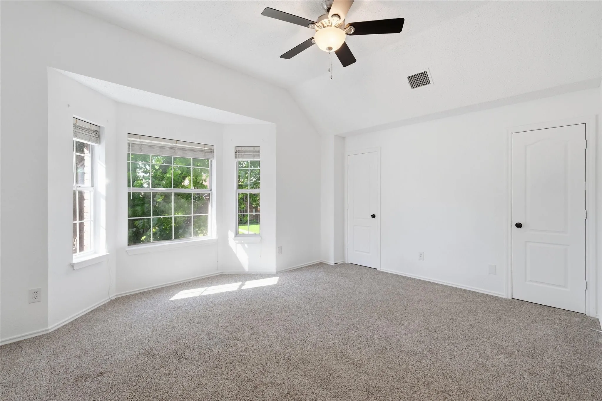 Single Family Residence For Sale in Collin County , 1904 Brabant Drive, Plano, Texas 75025, 5 Bedroom, 4 Bathroom, 2 Garage spaces, 3,370 Sqft, built in 1988, mls#21268239, Real Estate Agent in Plano, Homes For Sale in Collin county, Homes For Sale in Plano, Realtor in Plano Texas, Real Estate Brokerage Independent Realty Texas, Luminita Cordes Realtor