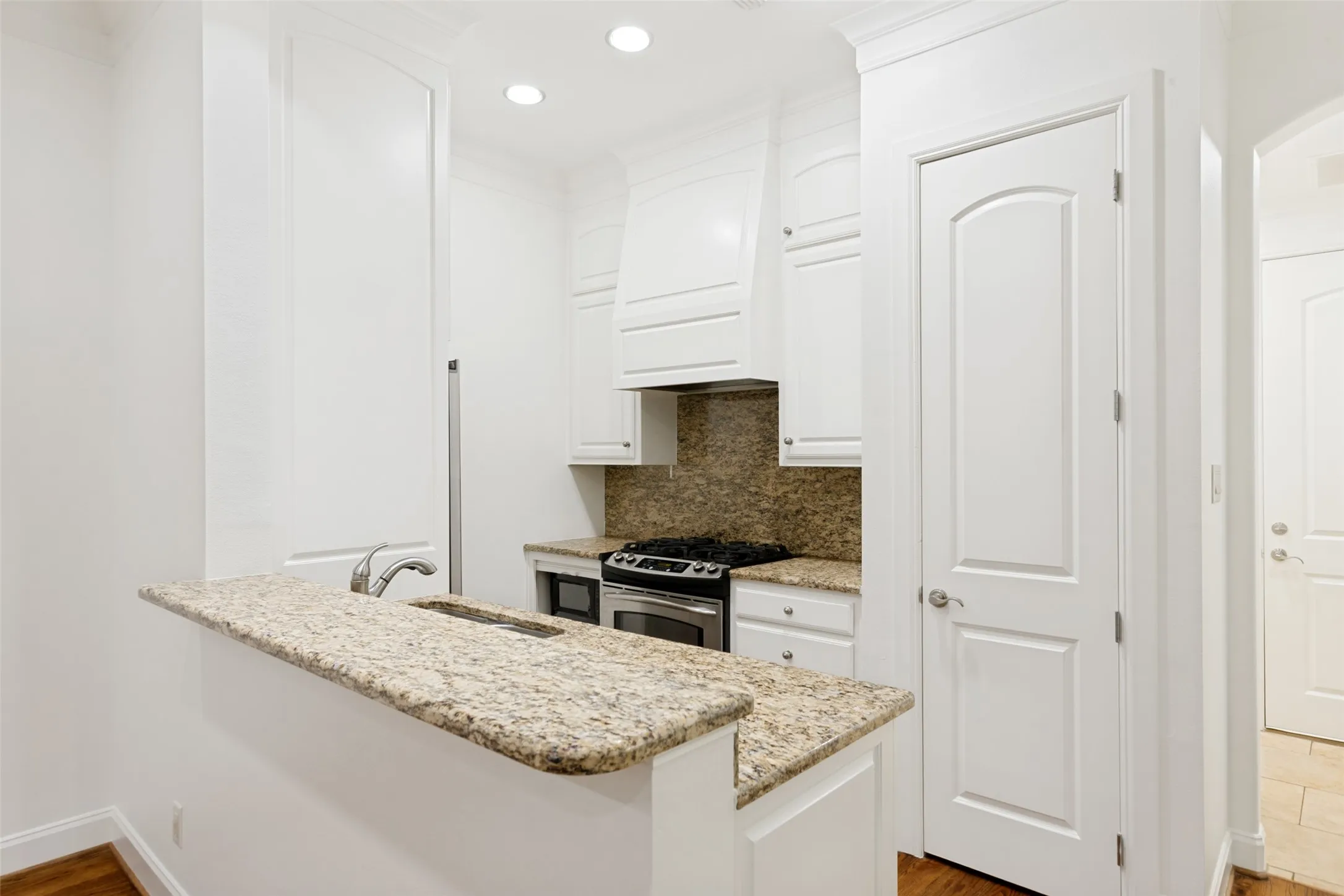 Single Family Residence For Sale in Tarrant County , 5431 El Campo Avenue, Fort Worth, Texas 76107, 4 Bedrooms, 4 Bathrooms, 2 Garage spaces, 2,579 Sqft, built in 2005, Price $670,000, mls#21269872, Real Estate Agent in Fort Worth, Homes For Sale in Tarrant county, Homes For Sale in Fort Worth, Realtor in Fort Worth Texas, Real Estate Brokerage Independent Realty Texas, Luminita Cordes Realtor