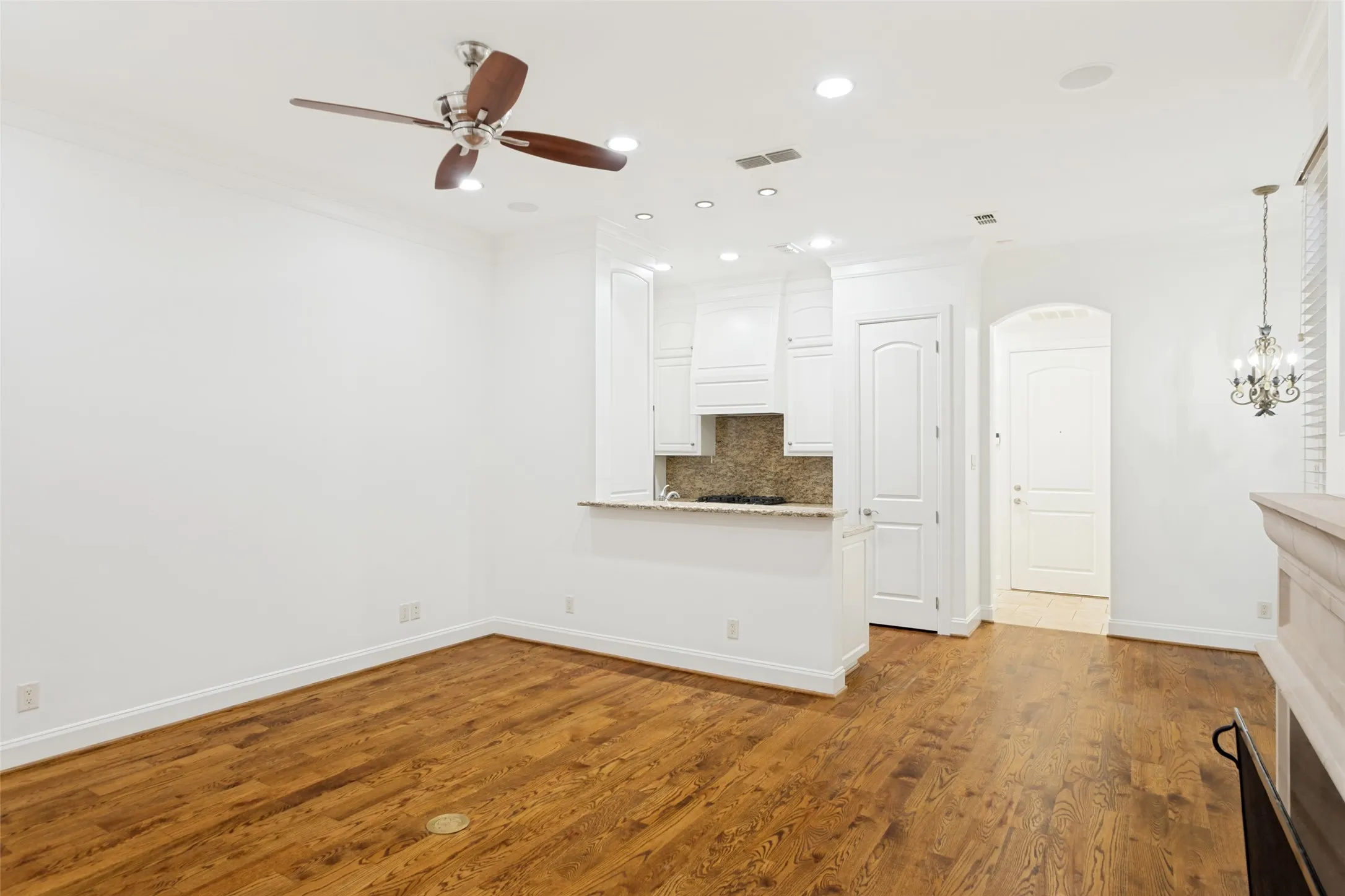 Single Family Residence For Sale in Tarrant County , 5431 El Campo Avenue, Fort Worth, Texas 76107, 4 Bedrooms, 4 Bathrooms, 2 Garage spaces, 2,579 Sqft, built in 2005, Price $670,000, mls#21269872, Real Estate Agent in Fort Worth, Homes For Sale in Tarrant county, Homes For Sale in Fort Worth, Realtor in Fort Worth Texas, Real Estate Brokerage Independent Realty Texas, Luminita Cordes Realtor