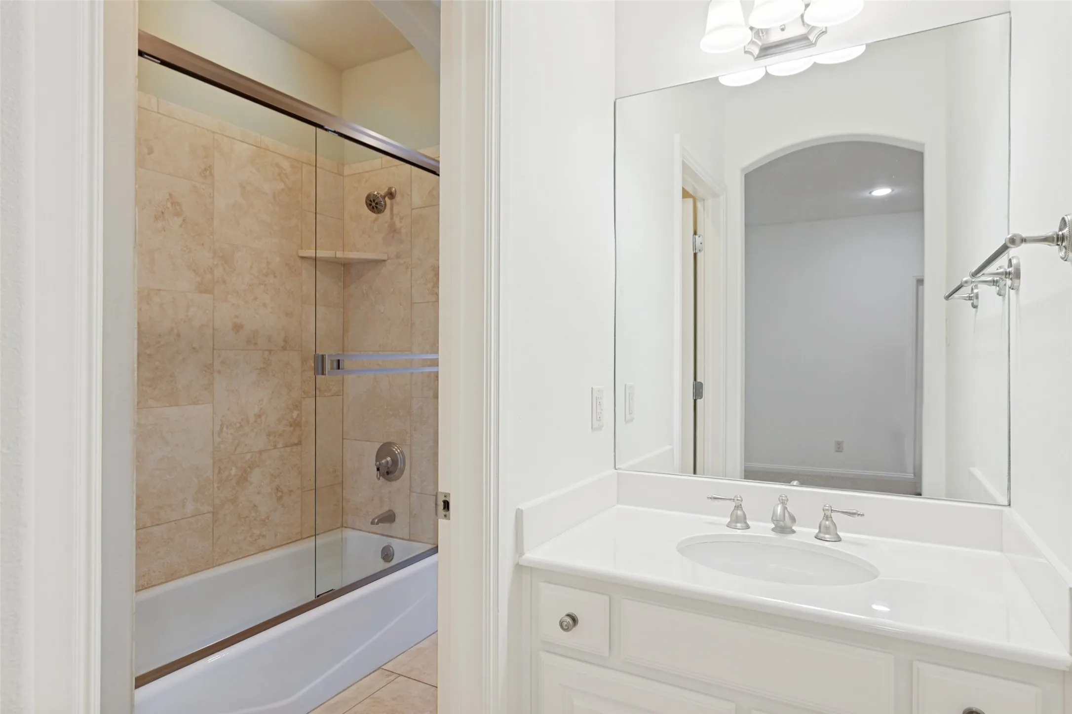 Single Family Residence For Sale in Tarrant County , 5431 El Campo Avenue, Fort Worth, Texas 76107, 4 Bedrooms, 4 Bathrooms, 2 Garage spaces, 2,579 Sqft, built in 2005, Price $670,000, mls#21269872, Real Estate Agent in Fort Worth, Homes For Sale in Tarrant county, Homes For Sale in Fort Worth, Realtor in Fort Worth Texas, Real Estate Brokerage Independent Realty Texas, Luminita Cordes Realtor