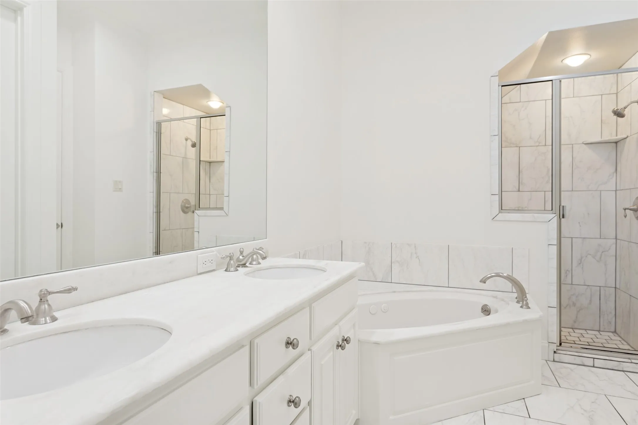 Single Family Residence For Sale in Tarrant County , 5431 El Campo Avenue, Fort Worth, Texas 76107, 4 Bedrooms, 4 Bathrooms, 2 Garage spaces, 2,579 Sqft, built in 2005, Price $670,000, mls#21269872, Real Estate Agent in Fort Worth, Homes For Sale in Tarrant county, Homes For Sale in Fort Worth, Realtor in Fort Worth Texas, Real Estate Brokerage Independent Realty Texas, Luminita Cordes Realtor