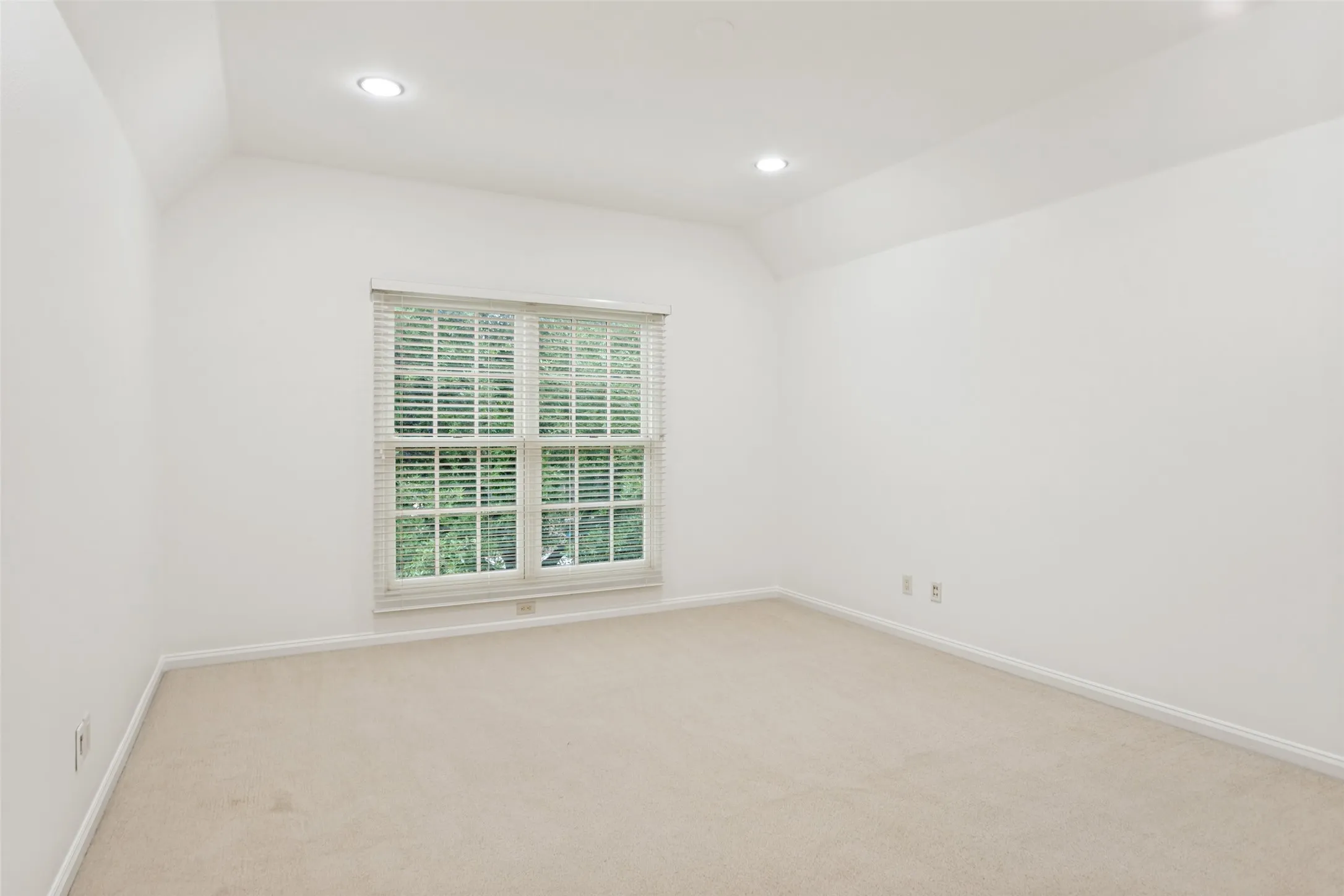 Single Family Residence For Sale in Tarrant County , 5431 El Campo Avenue, Fort Worth, Texas 76107, 4 Bedrooms, 4 Bathrooms, 2 Garage spaces, 2,579 Sqft, built in 2005, Price $670,000, mls#21269872, Real Estate Agent in Fort Worth, Homes For Sale in Tarrant county, Homes For Sale in Fort Worth, Realtor in Fort Worth Texas, Real Estate Brokerage Independent Realty Texas, Luminita Cordes Realtor