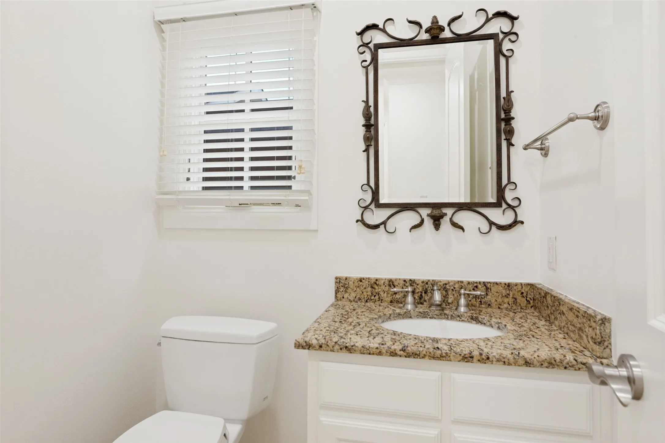 Single Family Residence For Sale in Tarrant County , 5431 El Campo Avenue, Fort Worth, Texas 76107, 4 Bedrooms, 4 Bathrooms, 2 Garage spaces, 2,579 Sqft, built in 2005, Price $670,000, mls#21269872, Real Estate Agent in Fort Worth, Homes For Sale in Tarrant county, Homes For Sale in Fort Worth, Realtor in Fort Worth Texas, Real Estate Brokerage Independent Realty Texas, Luminita Cordes Realtor