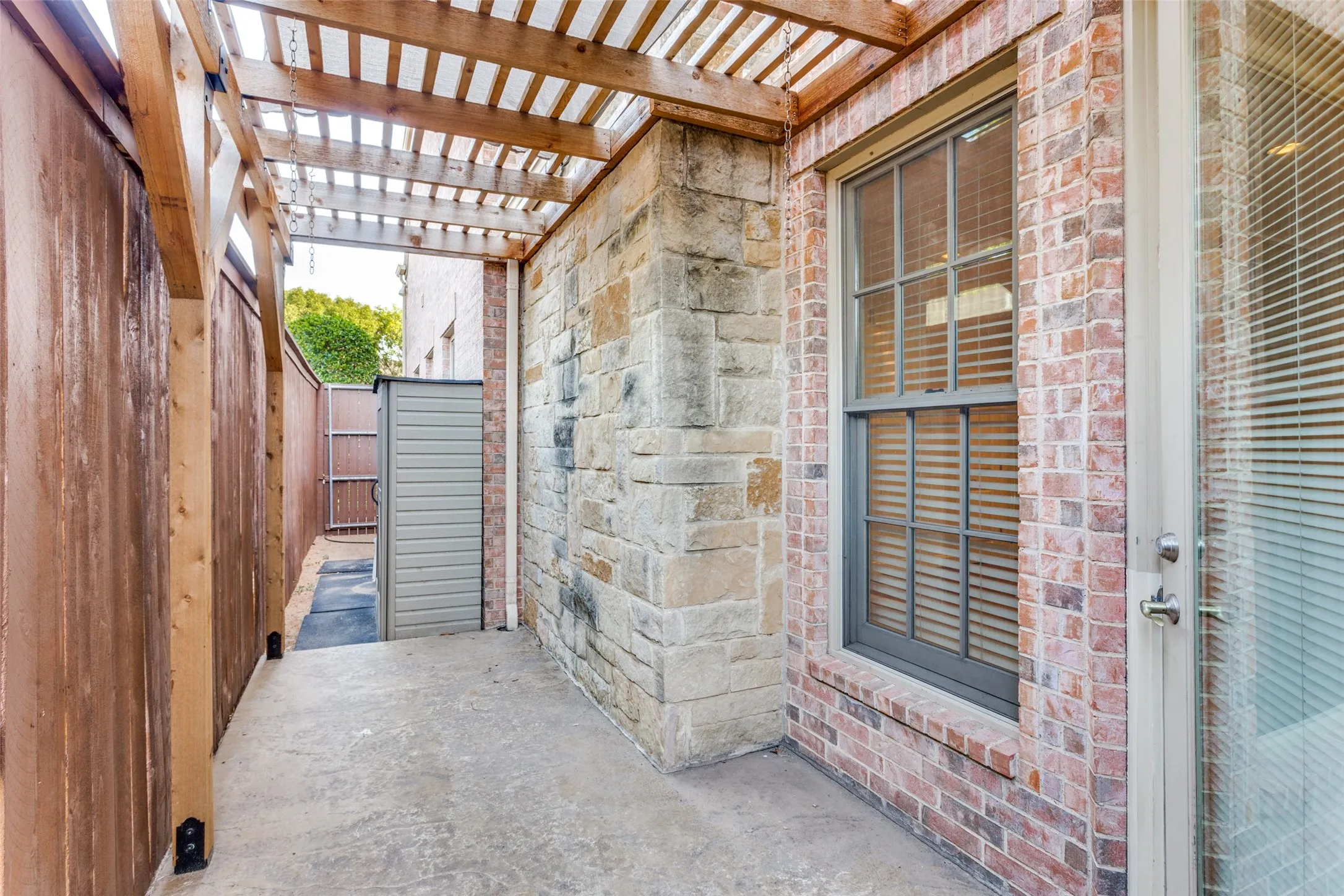 Single Family Residence For Sale in Tarrant County , 5431 El Campo Avenue, Fort Worth, Texas 76107, 4 Bedrooms, 4 Bathrooms, 2 Garage spaces, 2,579 Sqft, built in 2005, Price $670,000, mls#21269872, Real Estate Agent in Fort Worth, Homes For Sale in Tarrant county, Homes For Sale in Fort Worth, Realtor in Fort Worth Texas, Real Estate Brokerage Independent Realty Texas, Luminita Cordes Realtor