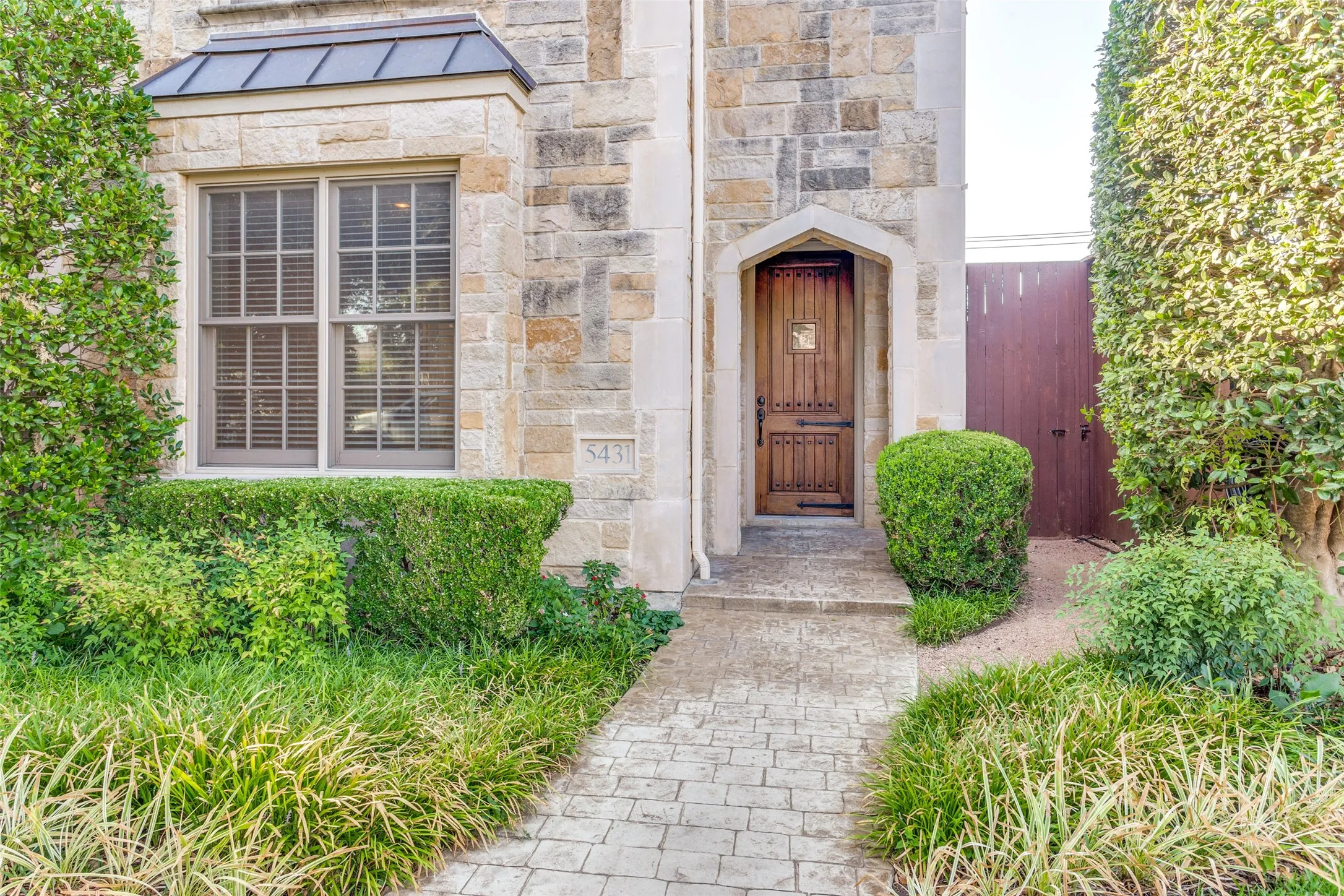Single Family Residence For Sale in Tarrant County , 5431 El Campo Avenue, Fort Worth, Texas 76107, 4 Bedrooms, 4 Bathrooms, 2 Garage spaces, 2,579 Sqft, built in 2005, Price $670,000, mls#21269872, Real Estate Agent in Fort Worth, Homes For Sale in Tarrant county, Homes For Sale in Fort Worth, Realtor in Fort Worth Texas, Real Estate Brokerage Independent Realty Texas, Luminita Cordes Realtor