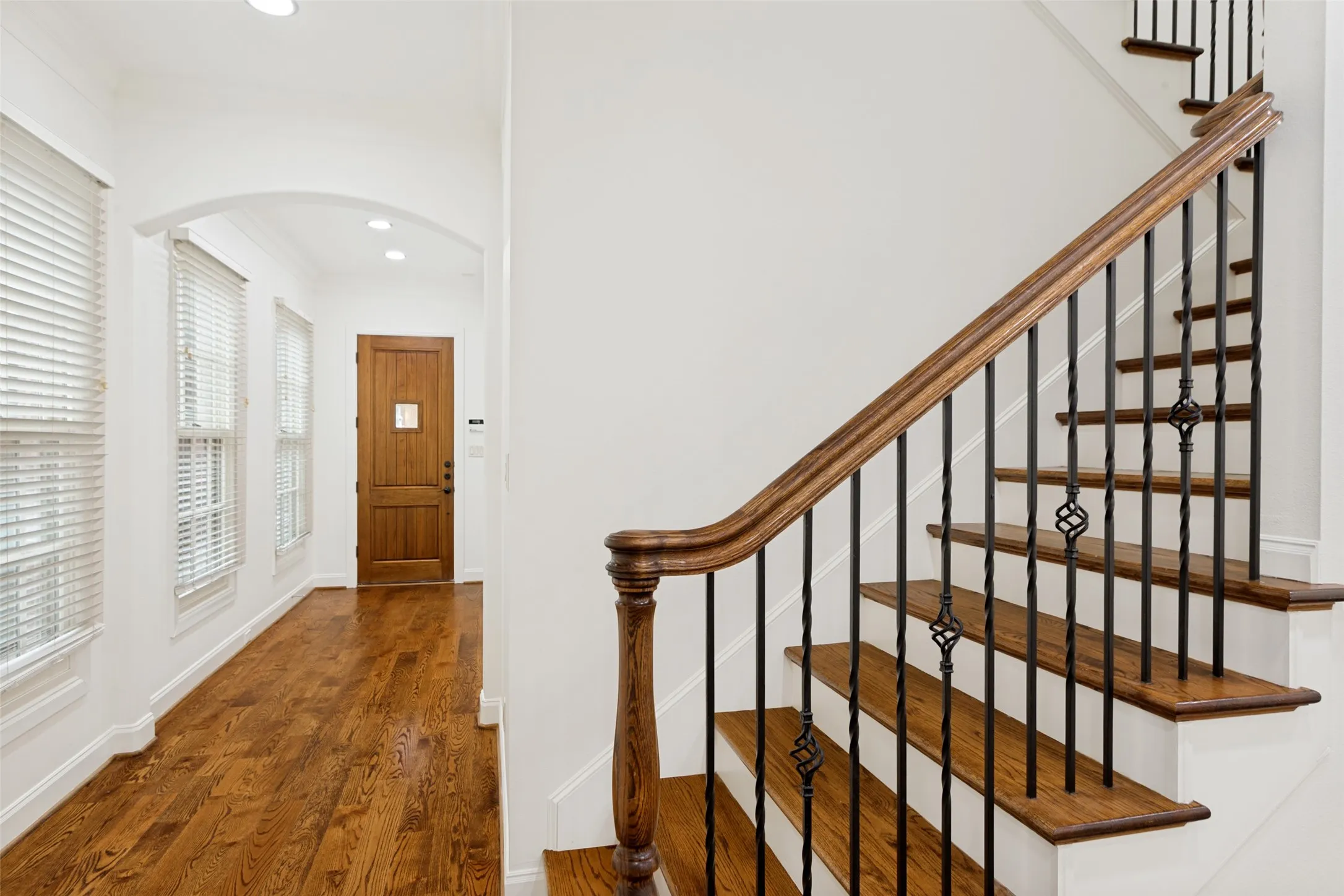 Single Family Residence For Sale in Tarrant County , 5431 El Campo Avenue, Fort Worth, Texas 76107, 4 Bedrooms, 4 Bathrooms, 2 Garage spaces, 2,579 Sqft, built in 2005, Price $670,000, mls#21269872, Real Estate Agent in Fort Worth, Homes For Sale in Tarrant county, Homes For Sale in Fort Worth, Realtor in Fort Worth Texas, Real Estate Brokerage Independent Realty Texas, Luminita Cordes Realtor