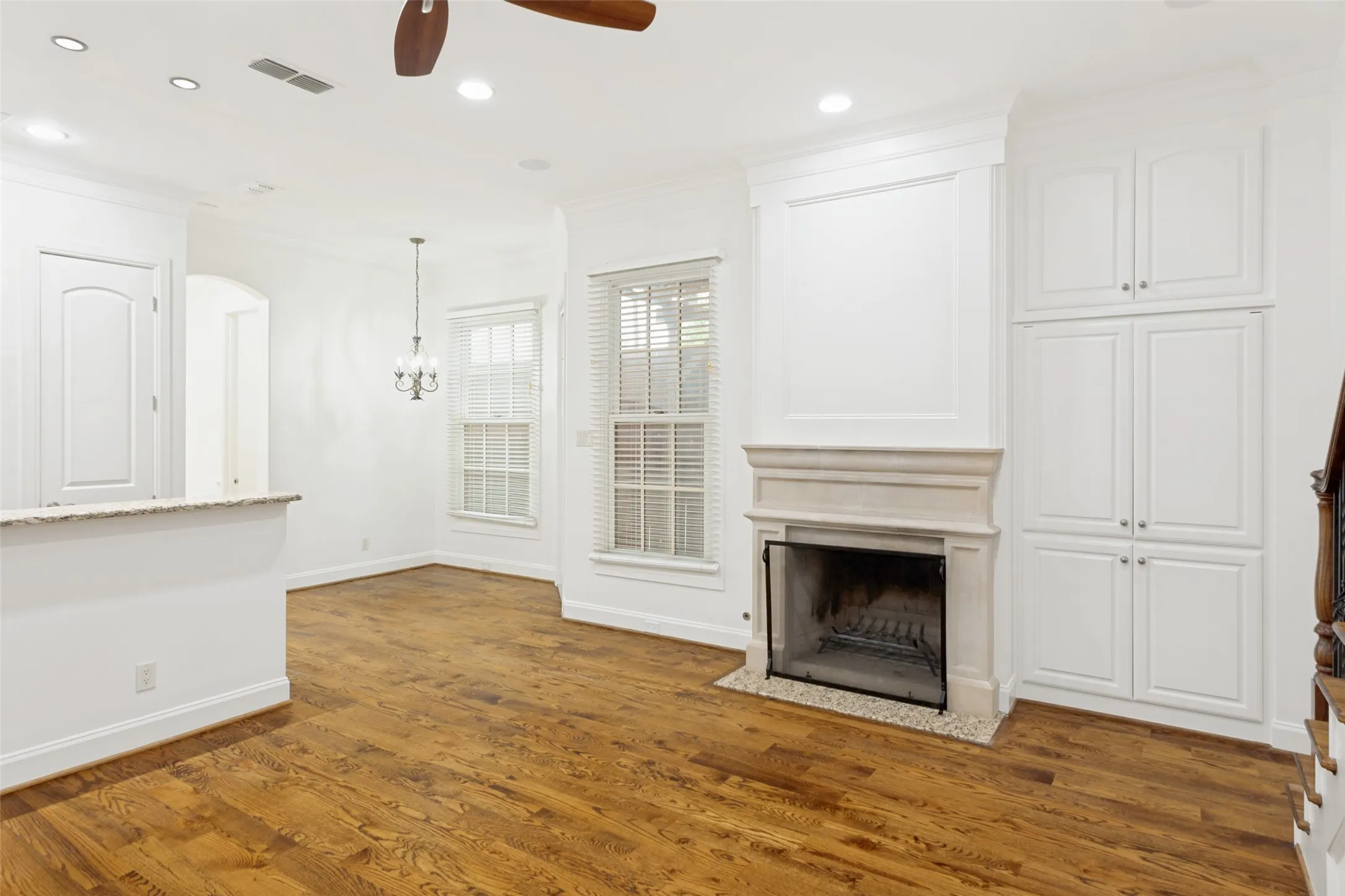 Single Family Residence For Sale in Tarrant County , 5431 El Campo Avenue, Fort Worth, Texas 76107, 4 Bedrooms, 4 Bathrooms, 2 Garage spaces, 2,579 Sqft, built in 2005, Price $670,000, mls#21269872, Real Estate Agent in Fort Worth, Homes For Sale in Tarrant county, Homes For Sale in Fort Worth, Realtor in Fort Worth Texas, Real Estate Brokerage Independent Realty Texas, Luminita Cordes Realtor