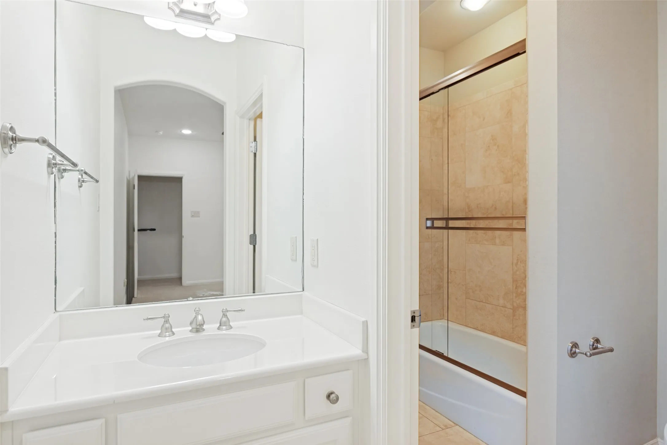 Single Family Residence For Sale in Tarrant County , 5431 El Campo Avenue, Fort Worth, Texas 76107, 4 Bedrooms, 4 Bathrooms, 2 Garage spaces, 2,579 Sqft, built in 2005, Price $670,000, mls#21269872, Real Estate Agent in Fort Worth, Homes For Sale in Tarrant county, Homes For Sale in Fort Worth, Realtor in Fort Worth Texas, Real Estate Brokerage Independent Realty Texas, Luminita Cordes Realtor