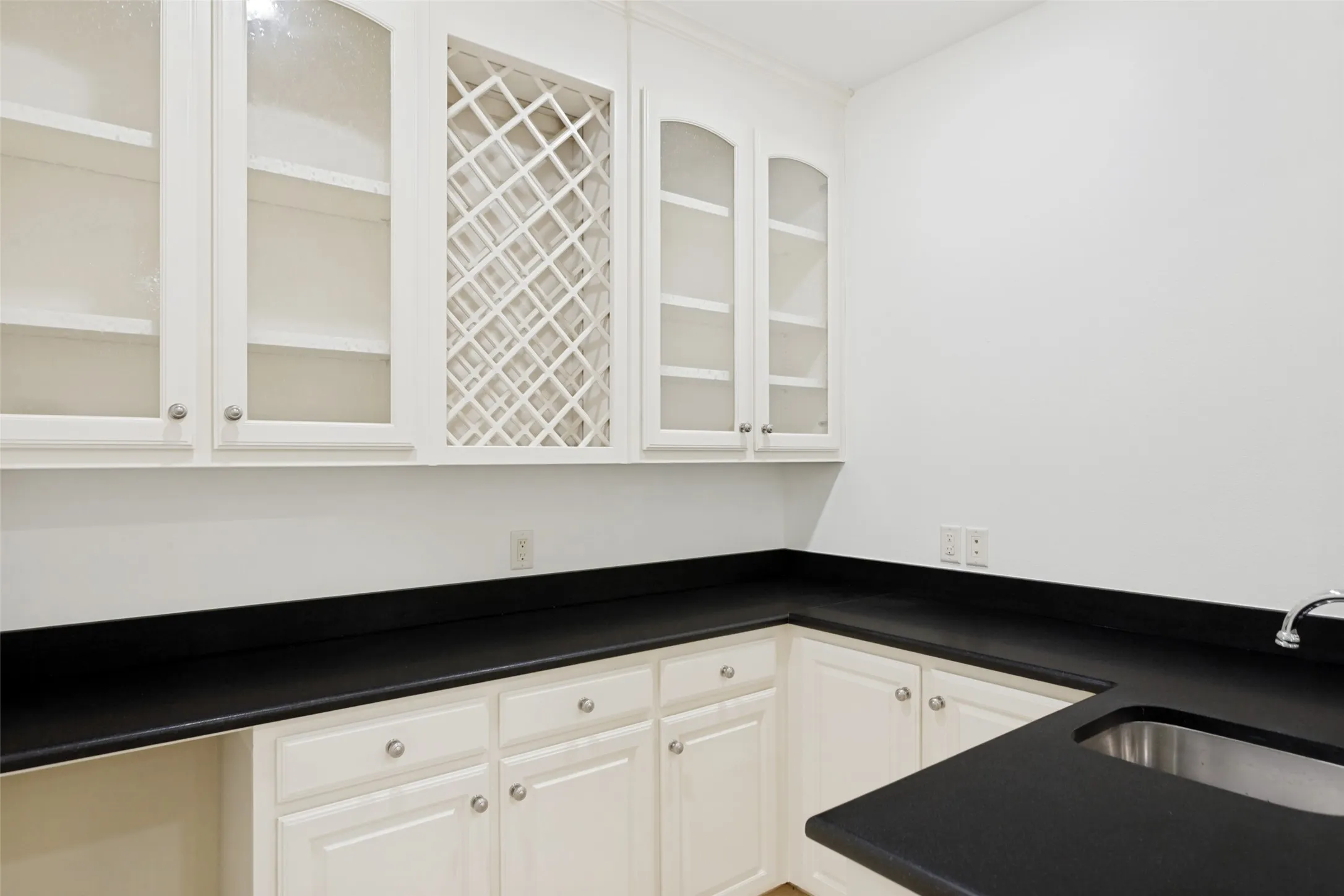 Single Family Residence For Sale in Tarrant County , 5431 El Campo Avenue, Fort Worth, Texas 76107, 4 Bedrooms, 4 Bathrooms, 2 Garage spaces, 2,579 Sqft, built in 2005, Price $670,000, mls#21269872, Real Estate Agent in Fort Worth, Homes For Sale in Tarrant county, Homes For Sale in Fort Worth, Realtor in Fort Worth Texas, Real Estate Brokerage Independent Realty Texas, Luminita Cordes Realtor