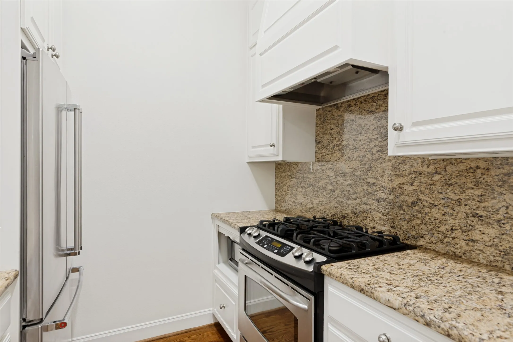 Single Family Residence For Sale in Tarrant County , 5431 El Campo Avenue, Fort Worth, Texas 76107, 4 Bedrooms, 4 Bathrooms, 2 Garage spaces, 2,579 Sqft, built in 2005, Price $670,000, mls#21269872, Real Estate Agent in Fort Worth, Homes For Sale in Tarrant county, Homes For Sale in Fort Worth, Realtor in Fort Worth Texas, Real Estate Brokerage Independent Realty Texas, Luminita Cordes Realtor