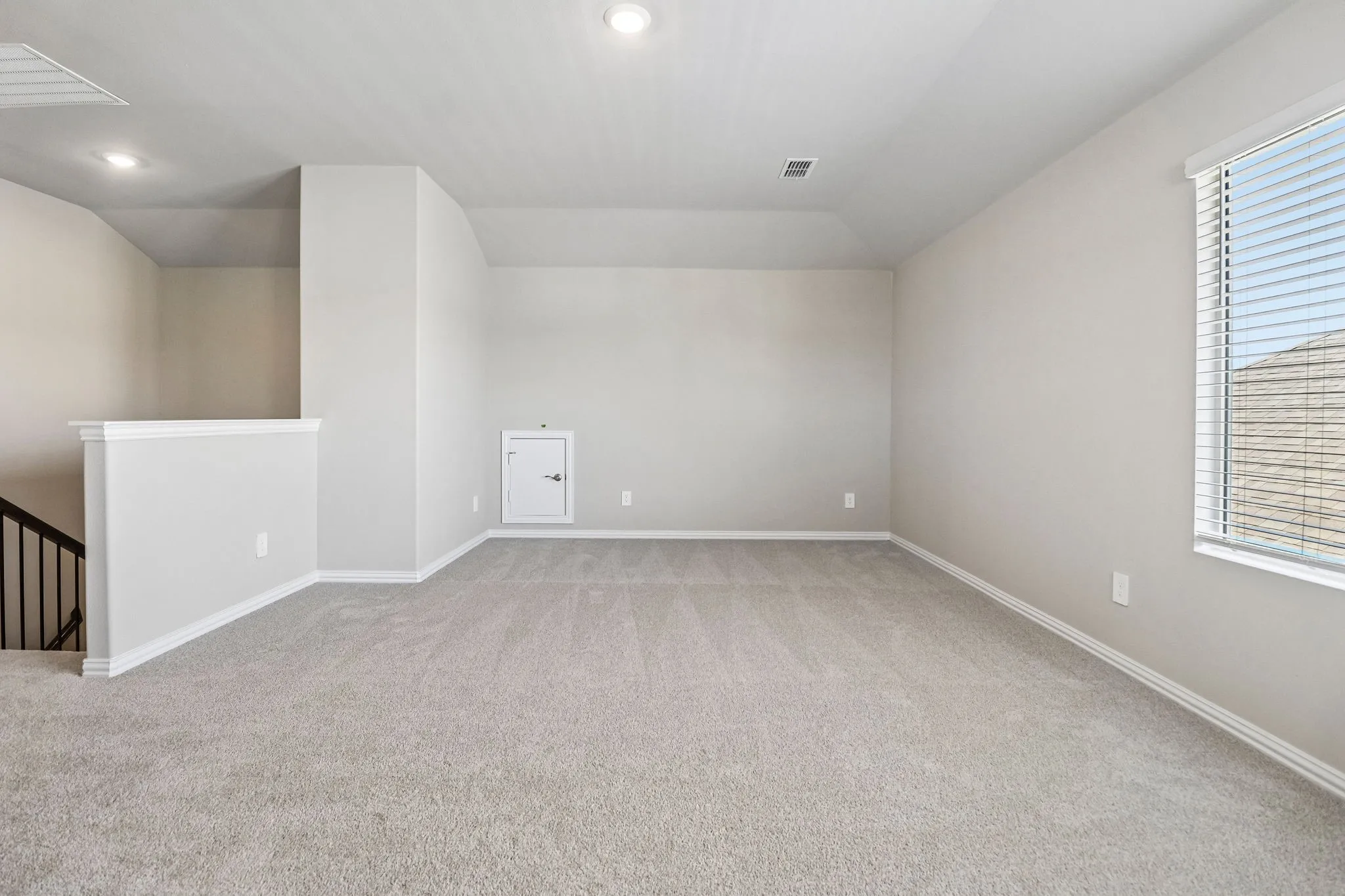  Photo is not of the actual home, but is an inspirational photo of builder’s model home and may depict options, furnishings, and/or decorator features that are not included.

