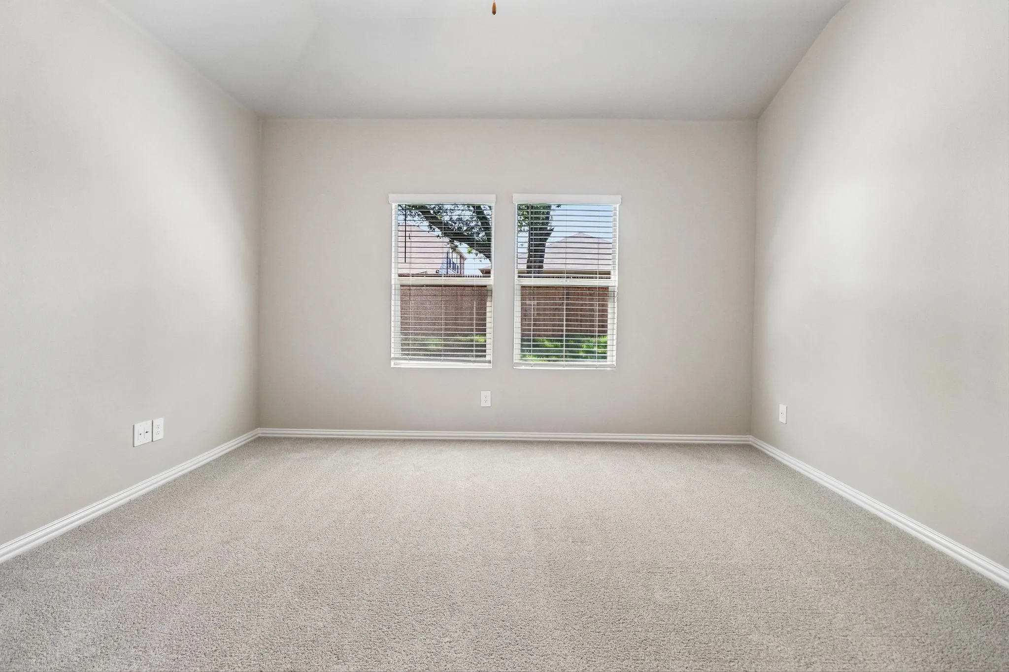  Photo is not of the actual home, but is an inspirational photo of builder’s model home and may depict options, furnishings, and/or decorator features that are not included.
