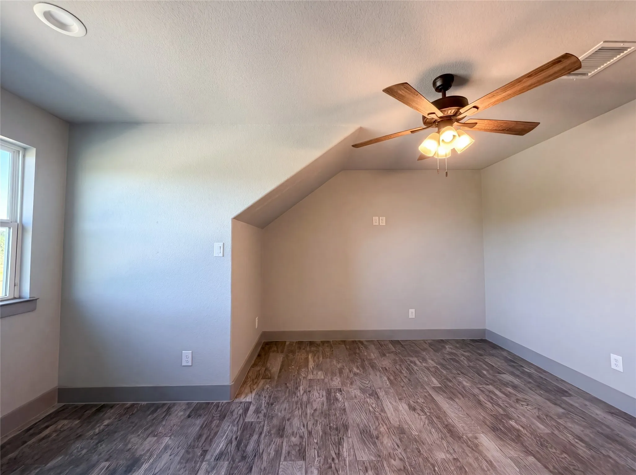 Single Family Residence For Sale in Fannin County , 725 Cheyenne Trail, Trenton, Texas 75490, 4 Bedroom, 3 Bathroom, 2 Garage spaces, 2,555 Sqft, built in 2021, mls#21269925, Real Estate Agent in Trenton, Homes For Sale in Fannin county, Homes For Sale in Trenton, Realtor in Trenton Texas, Real Estate Brokerage Independent Realty Texas, Luminita Cordes Realtor