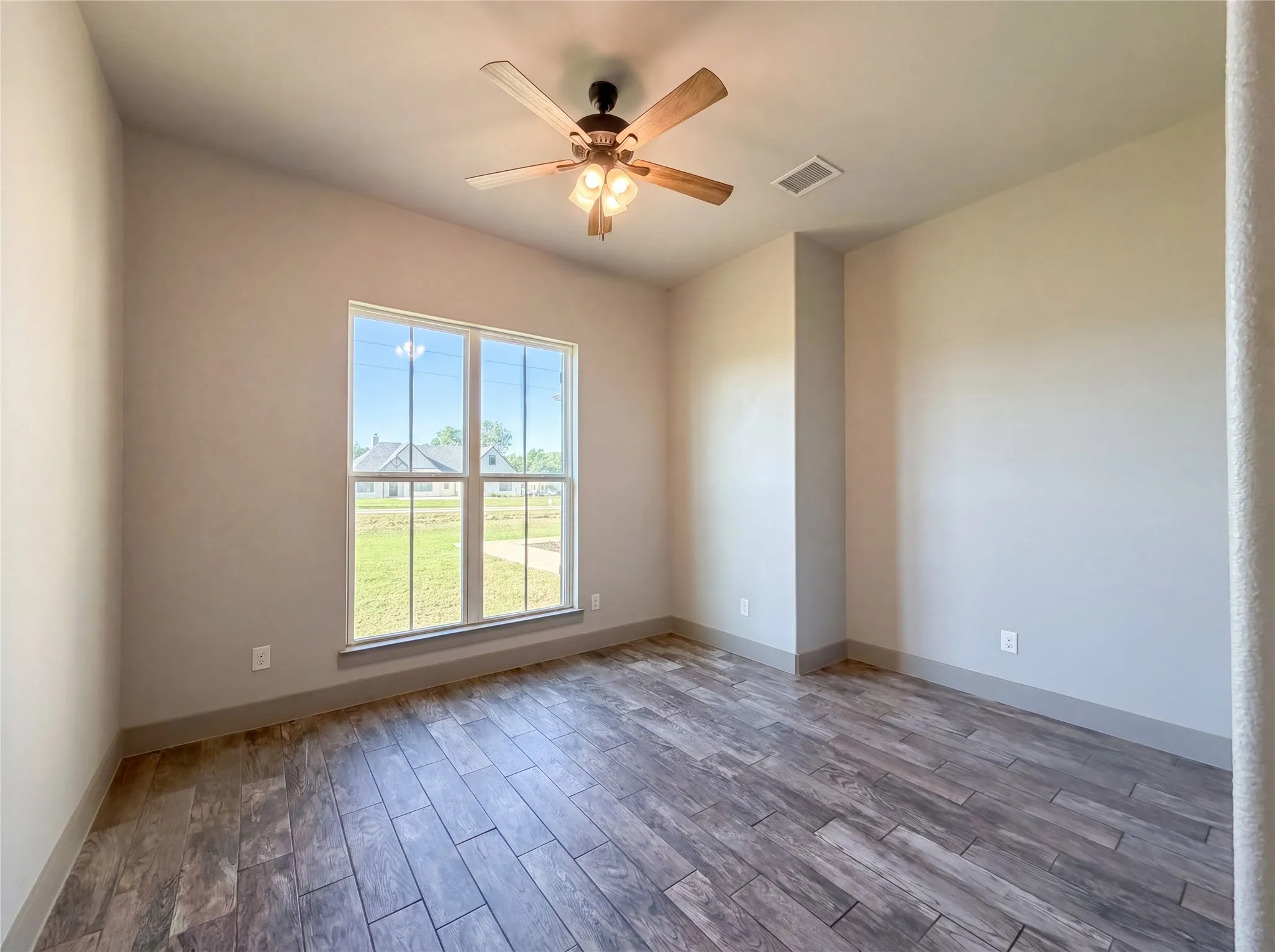 Single Family Residence For Sale in Fannin County , 725 Cheyenne Trail, Trenton, Texas 75490, 4 Bedroom, 3 Bathroom, 2 Garage spaces, 2,555 Sqft, built in 2021, mls#21269925, Real Estate Agent in Trenton, Homes For Sale in Fannin county, Homes For Sale in Trenton, Realtor in Trenton Texas, Real Estate Brokerage Independent Realty Texas, Luminita Cordes Realtor