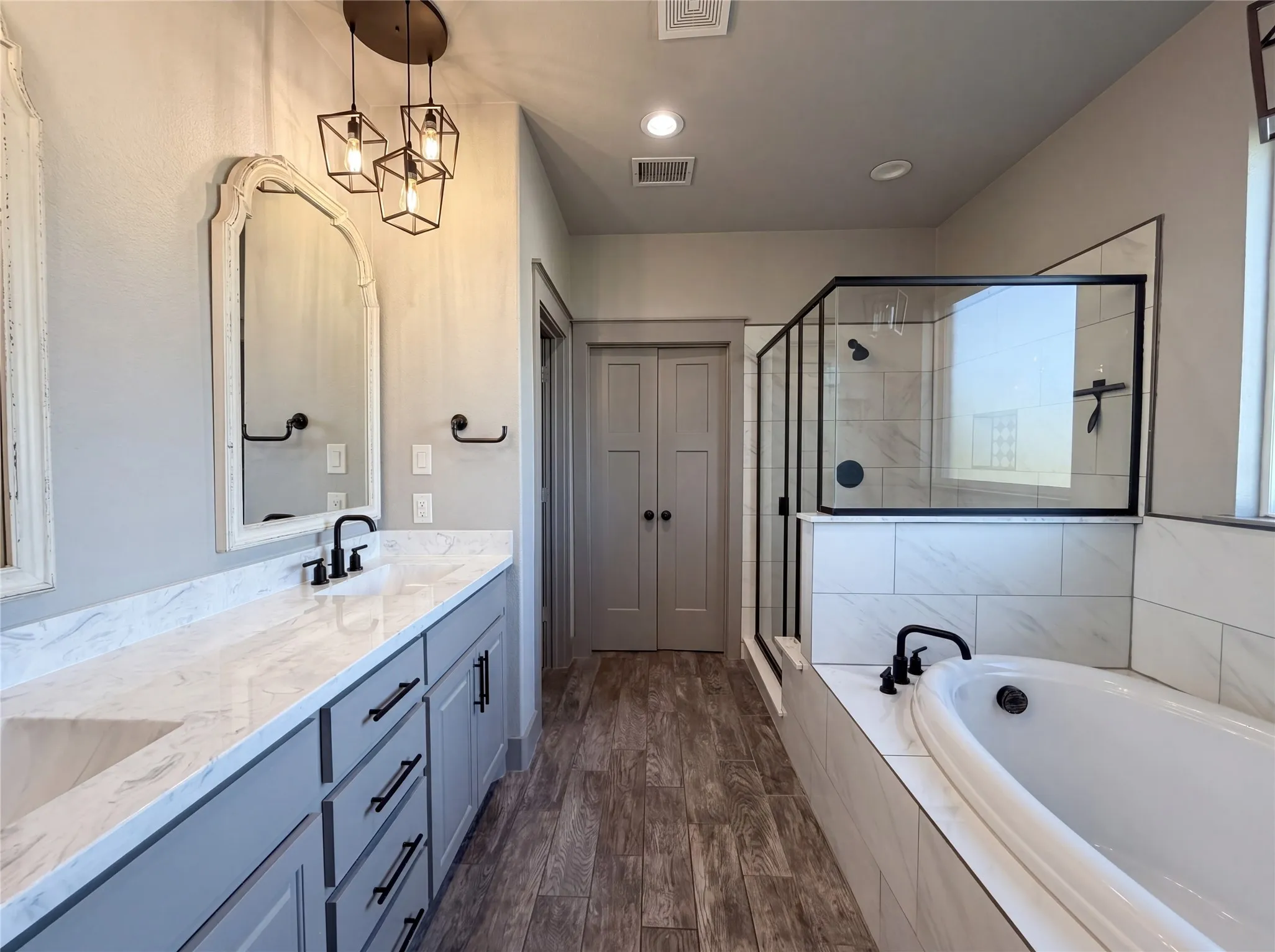 Single Family Residence For Sale in Fannin County , 725 Cheyenne Trail, Trenton, Texas 75490, 4 Bedroom, 3 Bathroom, 2 Garage spaces, 2,555 Sqft, built in 2021, mls#21269925, Real Estate Agent in Trenton, Homes For Sale in Fannin county, Homes For Sale in Trenton, Realtor in Trenton Texas, Real Estate Brokerage Independent Realty Texas, Luminita Cordes Realtor