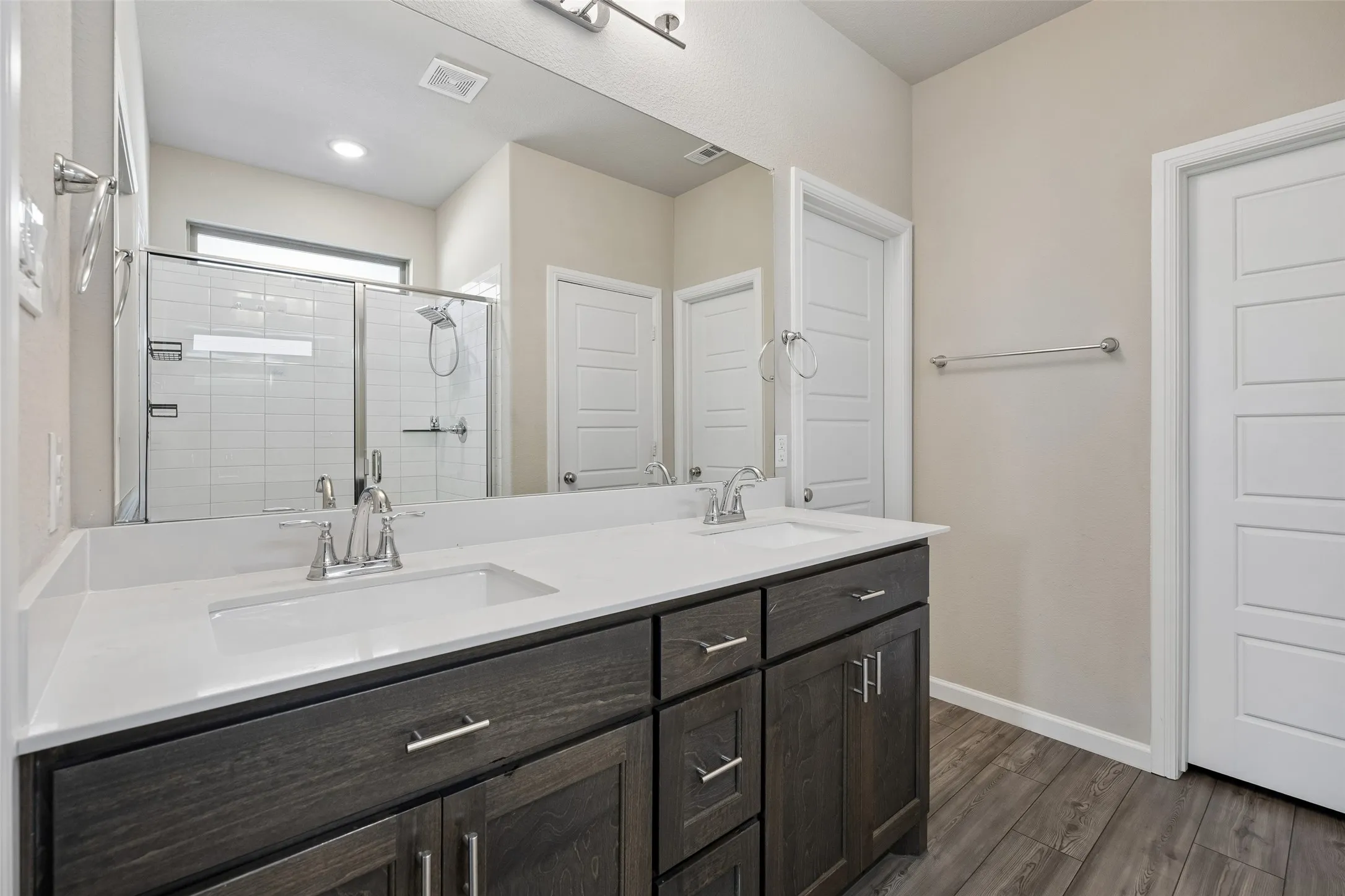Single Family Residence For Sale in Ellis County , 4306 Lombardy Drive, Venus, Texas 76084, 5 Bedroom, 3 Bathroom, 2 Garage spaces, 2,891 Sqft, built in 2021, mls#21269972, Real Estate Agent in Venus, Homes For Sale in Ellis county, Homes For Sale in Venus, Realtor in Venus Texas, Real Estate Brokerage Independent Realty Texas, Luminita Cordes Realtor