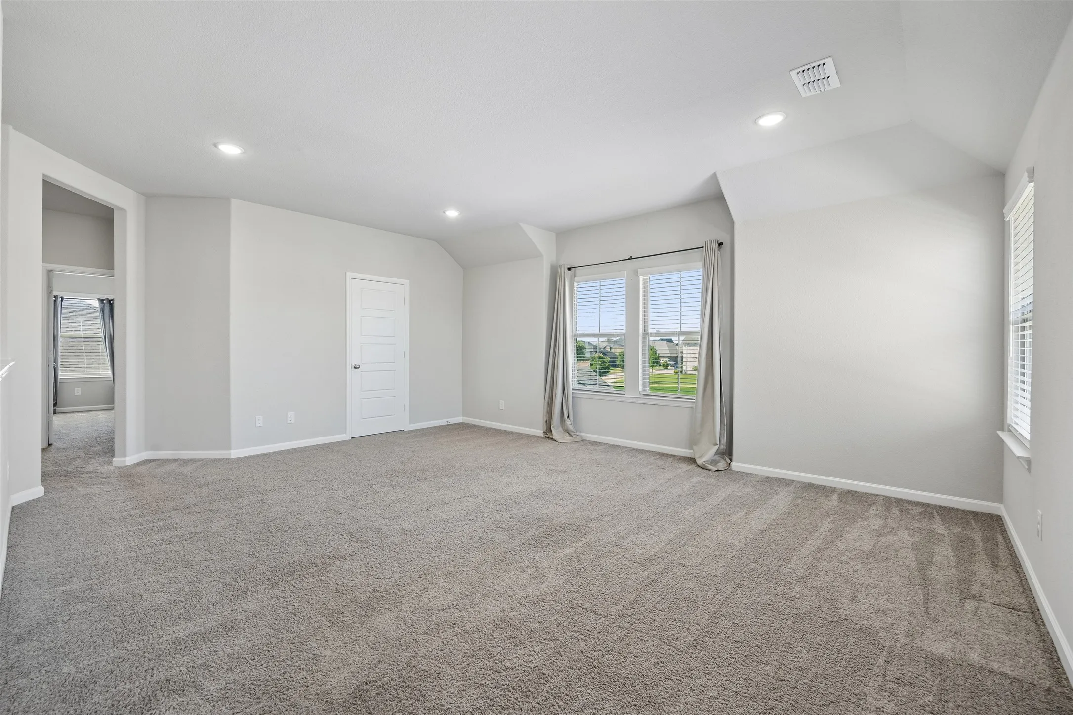 Single Family Residence For Sale in Ellis County , 4306 Lombardy Drive, Venus, Texas 76084, 5 Bedroom, 3 Bathroom, 2 Garage spaces, 2,891 Sqft, built in 2021, mls#21269972, Real Estate Agent in Venus, Homes For Sale in Ellis county, Homes For Sale in Venus, Realtor in Venus Texas, Real Estate Brokerage Independent Realty Texas, Luminita Cordes Realtor