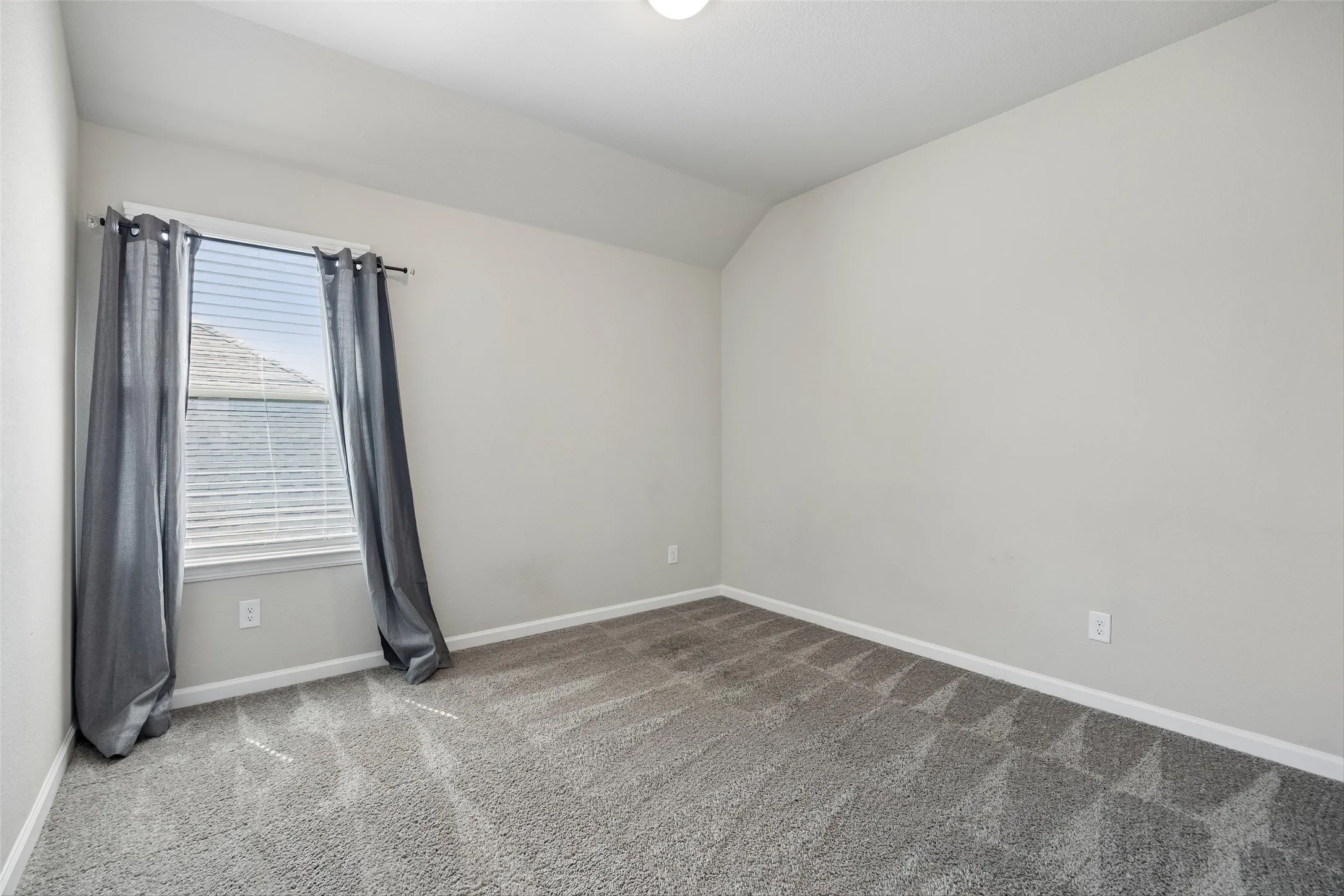 Single Family Residence For Sale in Ellis County , 4306 Lombardy Drive, Venus, Texas 76084, 5 Bedroom, 3 Bathroom, 2 Garage spaces, 2,891 Sqft, built in 2021, mls#21269972, Real Estate Agent in Venus, Homes For Sale in Ellis county, Homes For Sale in Venus, Realtor in Venus Texas, Real Estate Brokerage Independent Realty Texas, Luminita Cordes Realtor