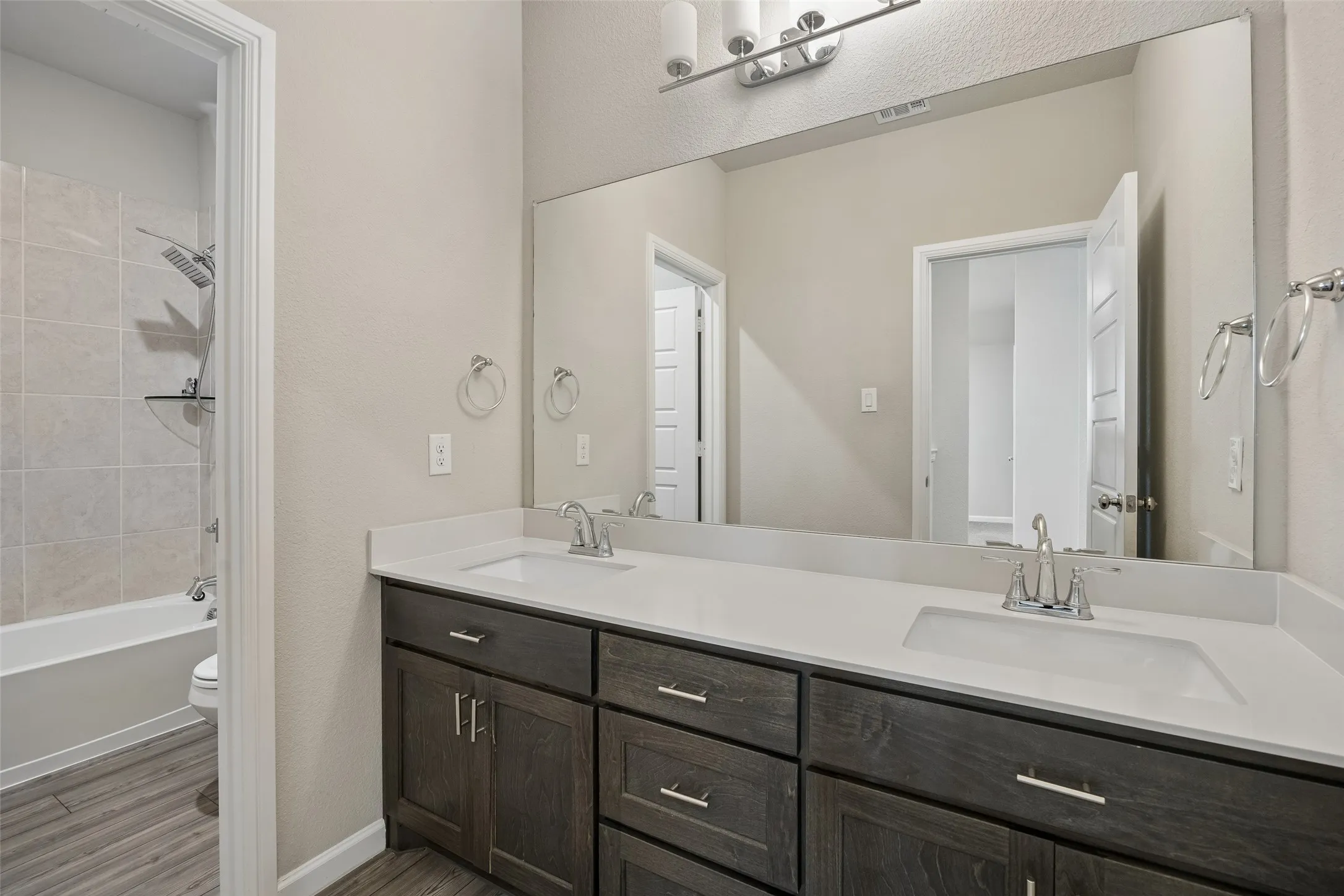 Single Family Residence For Sale in Ellis County , 4306 Lombardy Drive, Venus, Texas 76084, 5 Bedroom, 3 Bathroom, 2 Garage spaces, 2,891 Sqft, built in 2021, mls#21269972, Real Estate Agent in Venus, Homes For Sale in Ellis county, Homes For Sale in Venus, Realtor in Venus Texas, Real Estate Brokerage Independent Realty Texas, Luminita Cordes Realtor